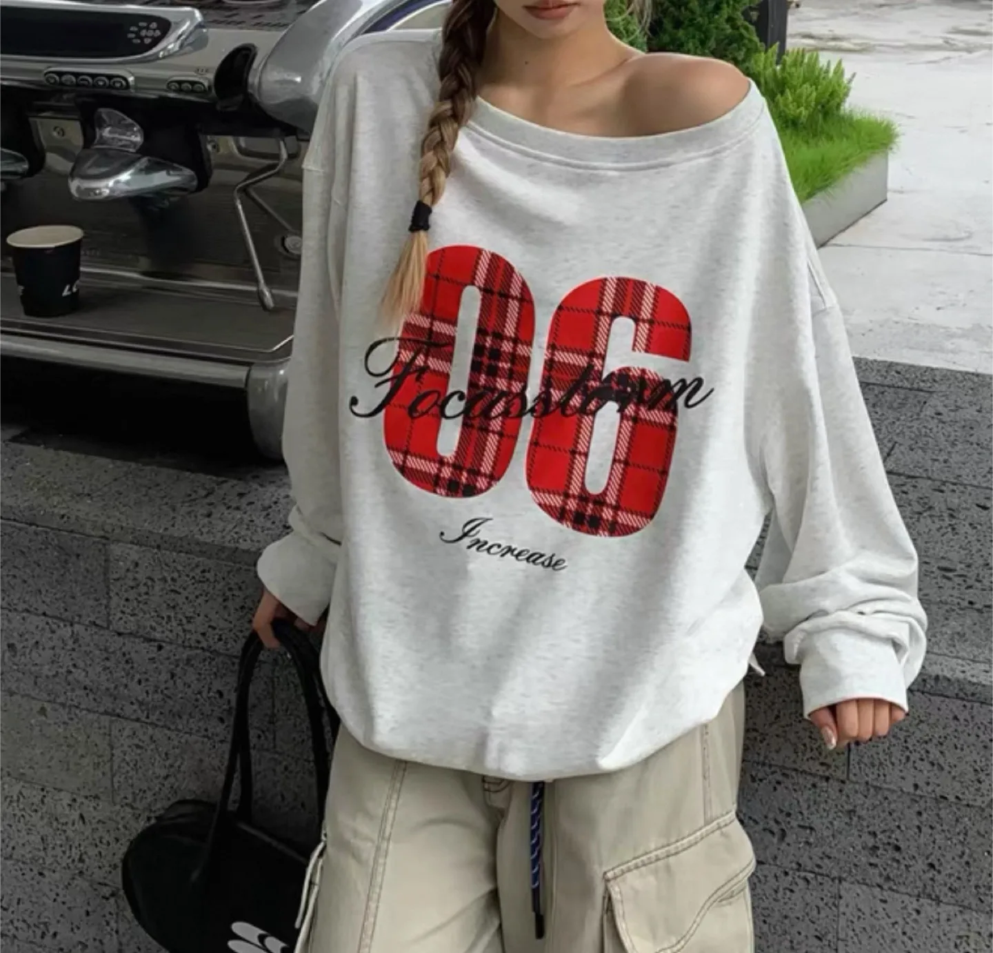 Oversized Sweatshirt Red Plaid 06 Graphic thumbnail