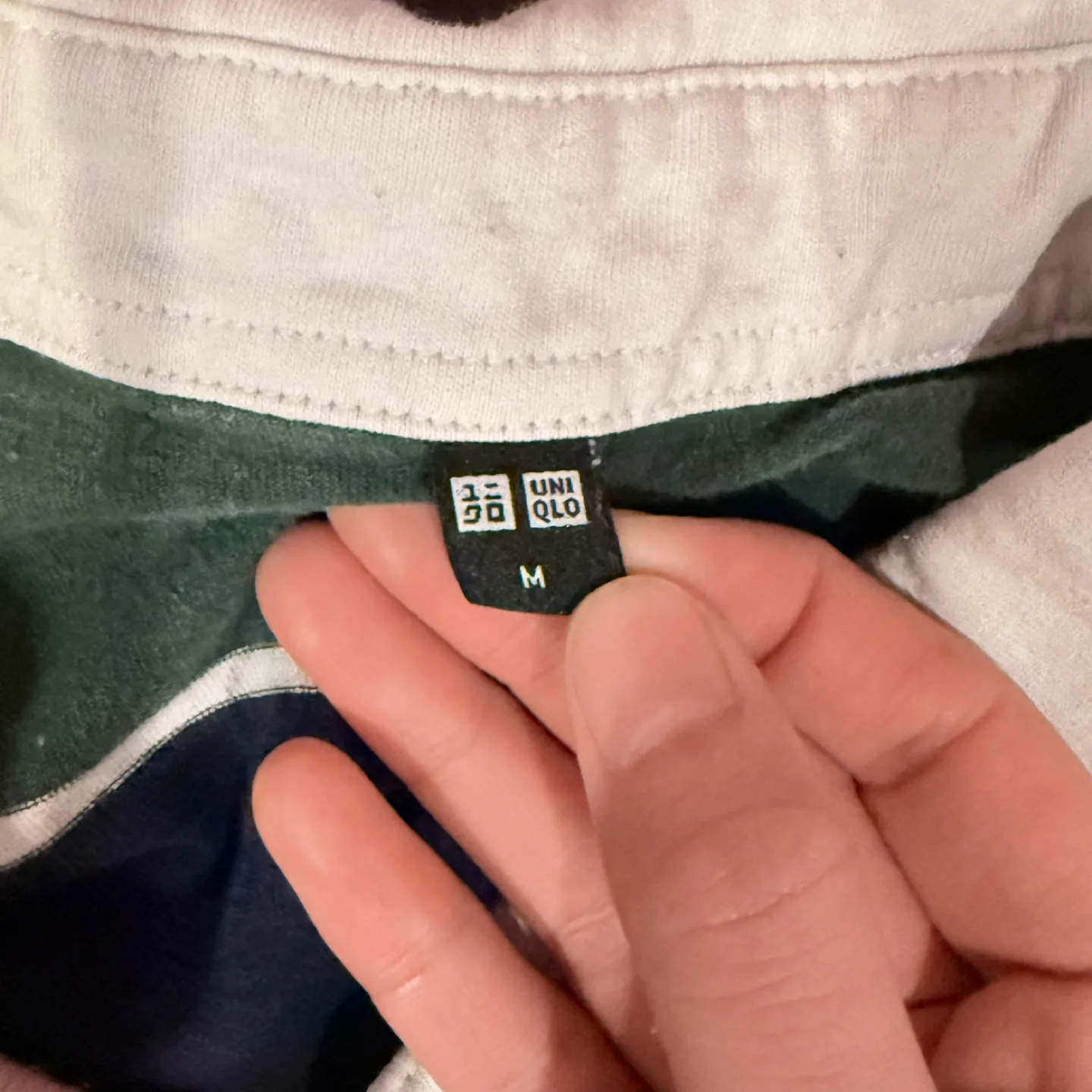 Two UNIQLO Rugby Shirts - size M image indicator(5)