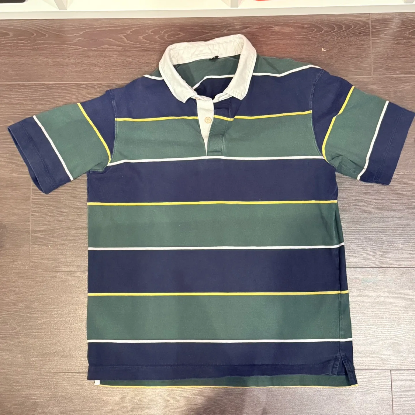 Two UNIQLO Rugby Shirts - size M image indicator(4)