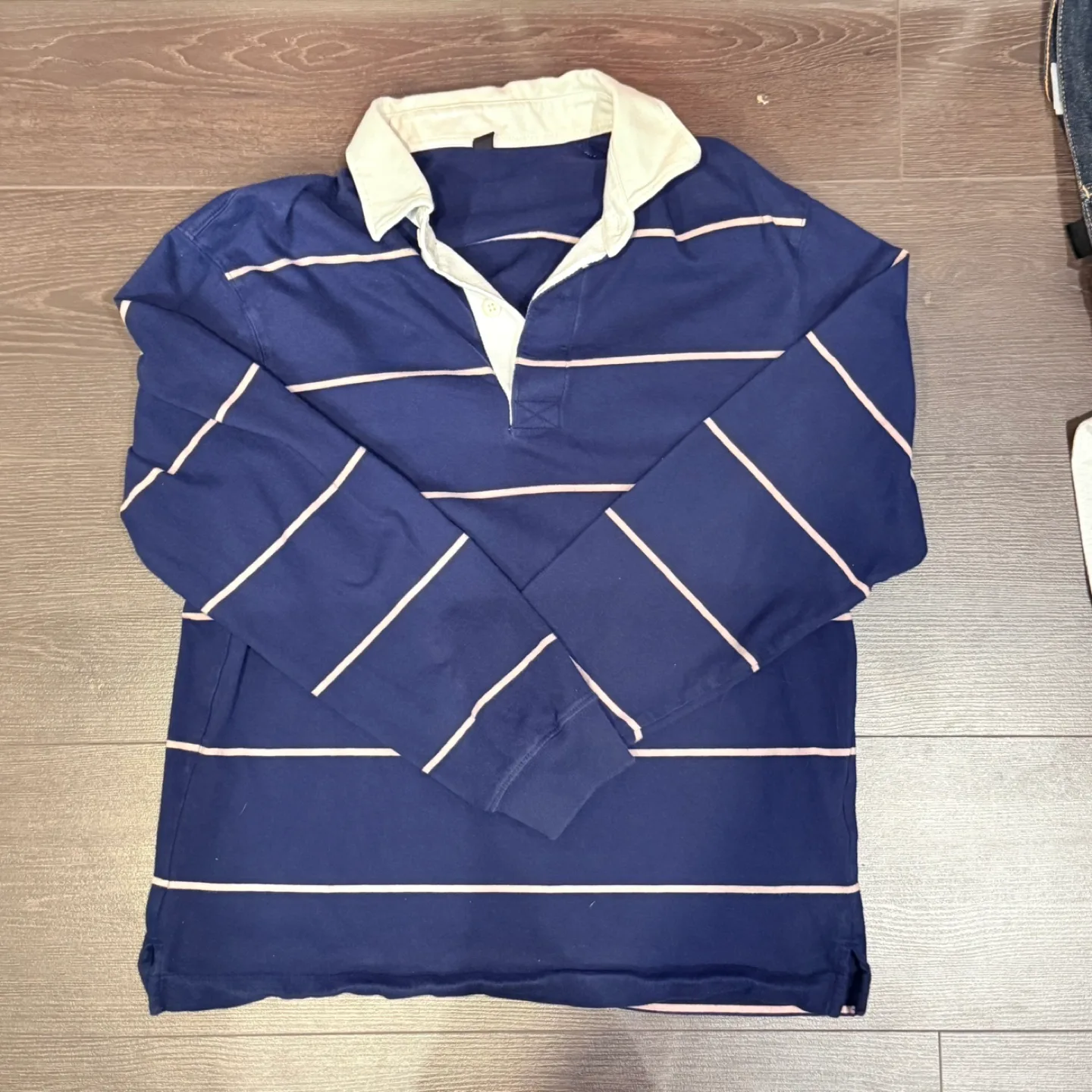 Two UNIQLO Rugby Shirts - size M image indicator(2)