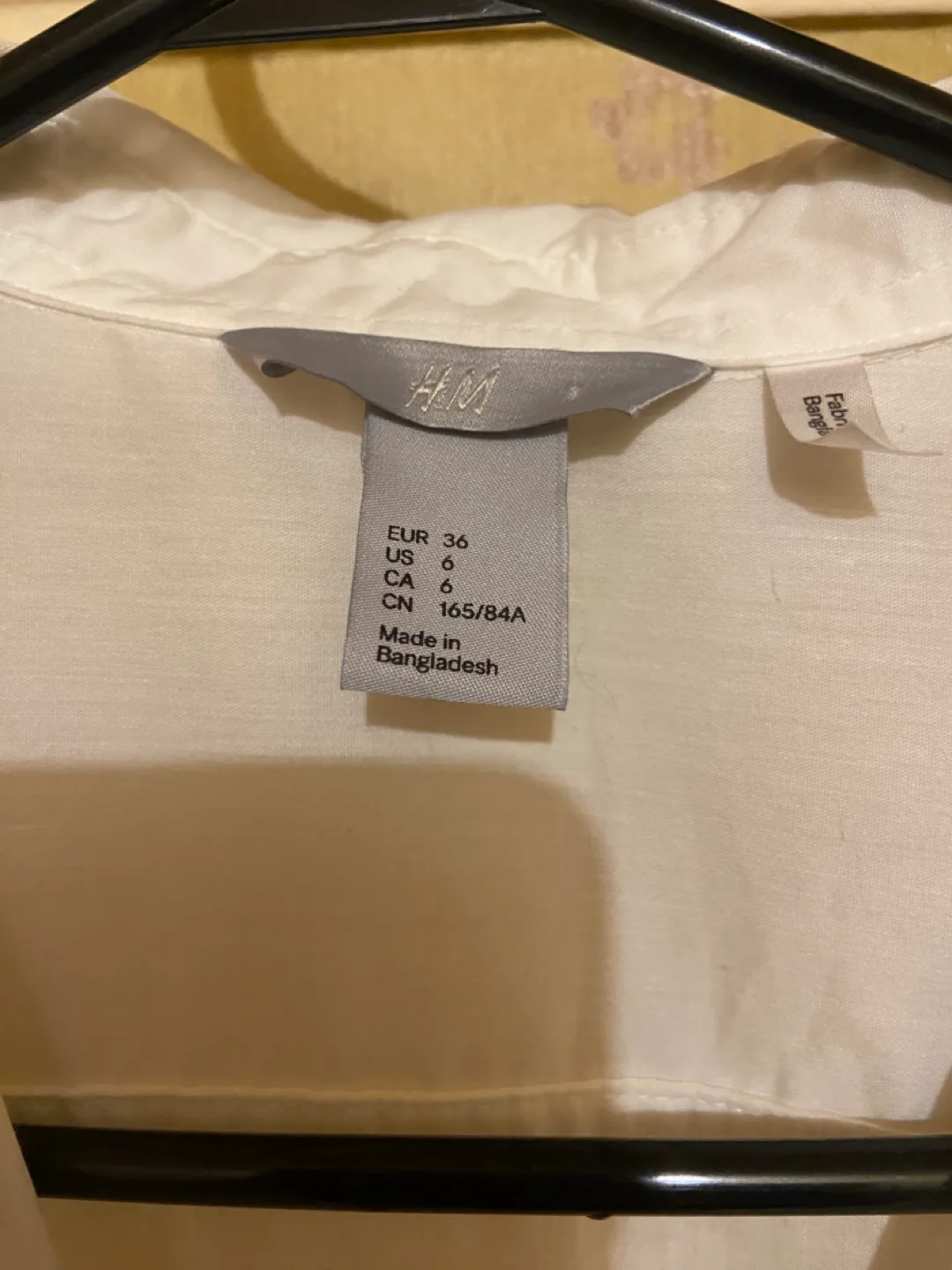 Women’s white shirt sz6 image indicator(3)