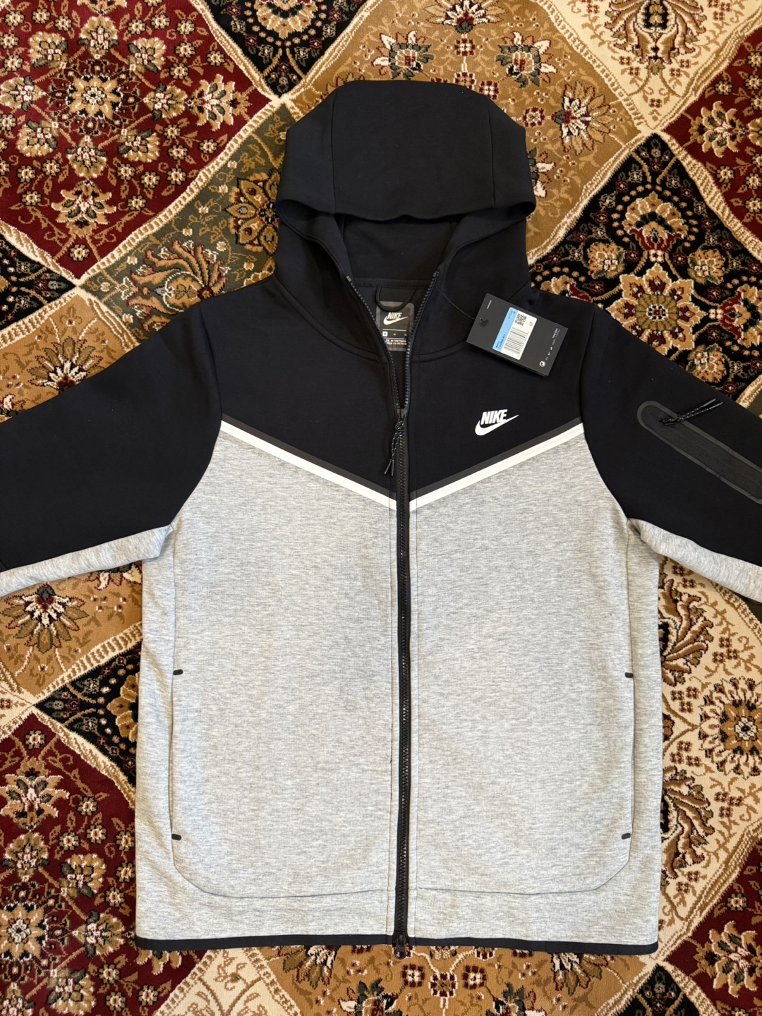 Brand New Nike Tech fleece Tracksuit Black/Grey/White - photo 5