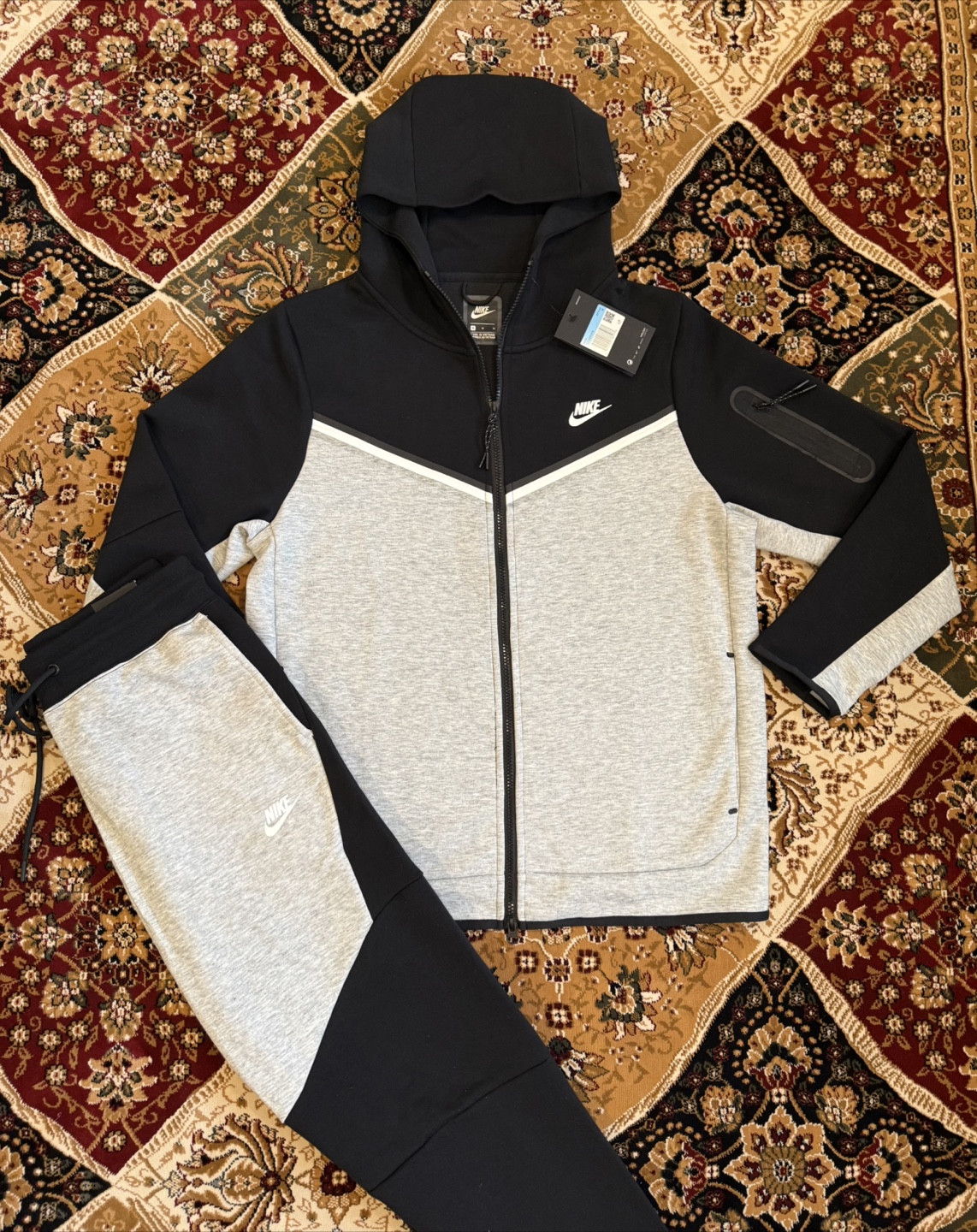 Brand New Nike Tech fleece Tracksuit Black/Grey/White - photo 2