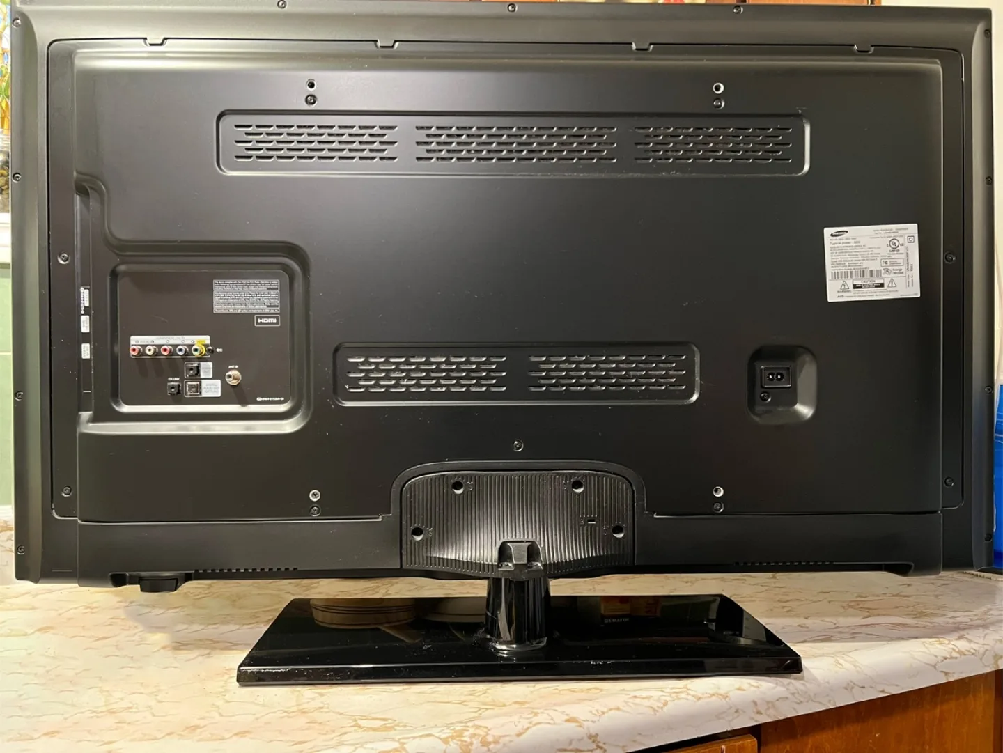 46" Samsung TV for repair * READ * image indicator(7)