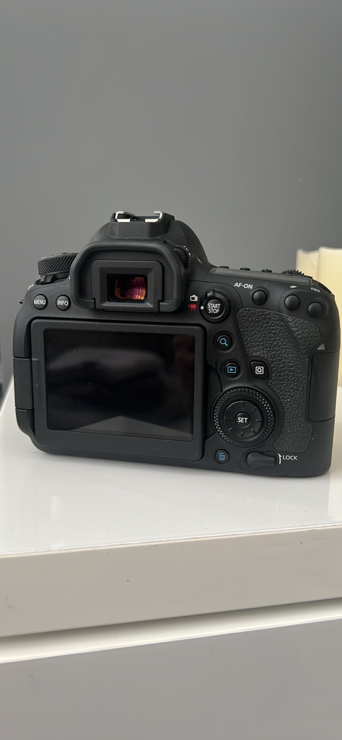 Canon EOS 6D Mark II DSLR Camera with 50mm Lens - photo 2