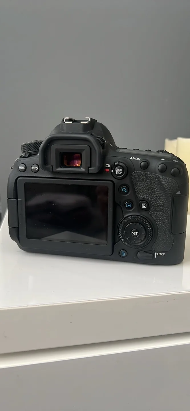 Canon EOS 6D Mark II DSLR Camera with 50mm Lens image indicator(2)