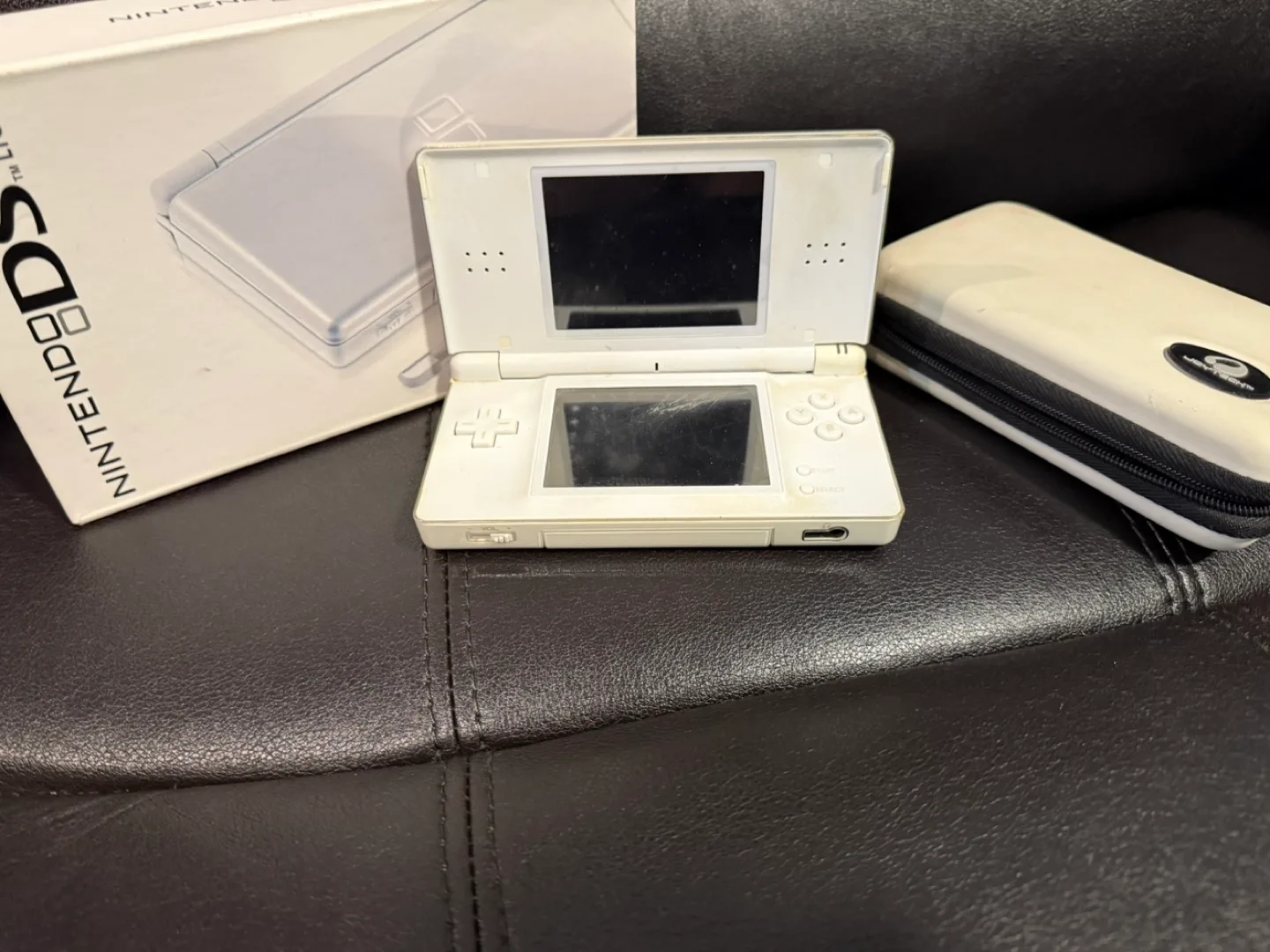 Nintendo DS Lite thumbnail