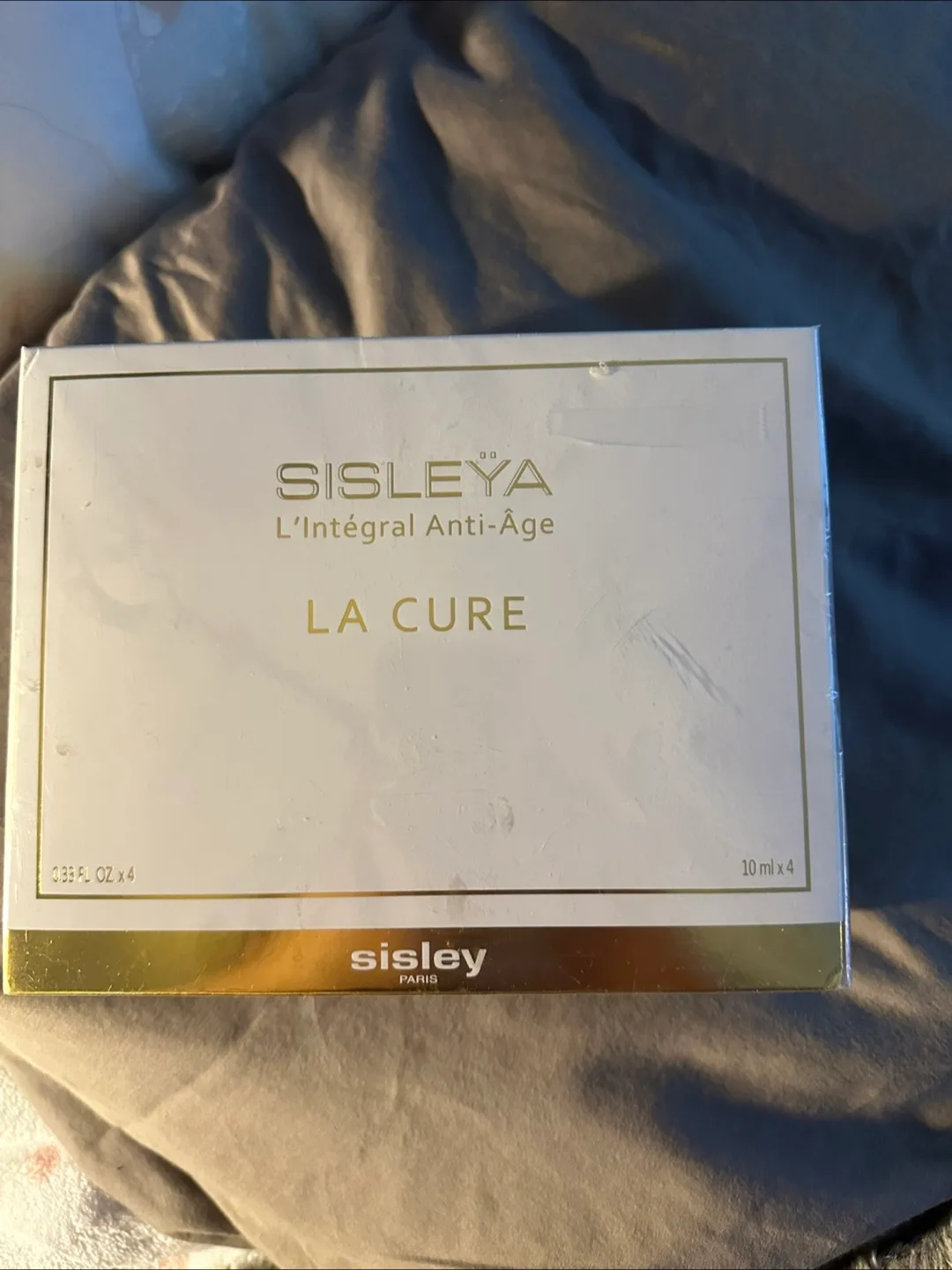 Sisley Paris L'Intégral Anti-Âge La Cure thumbnail