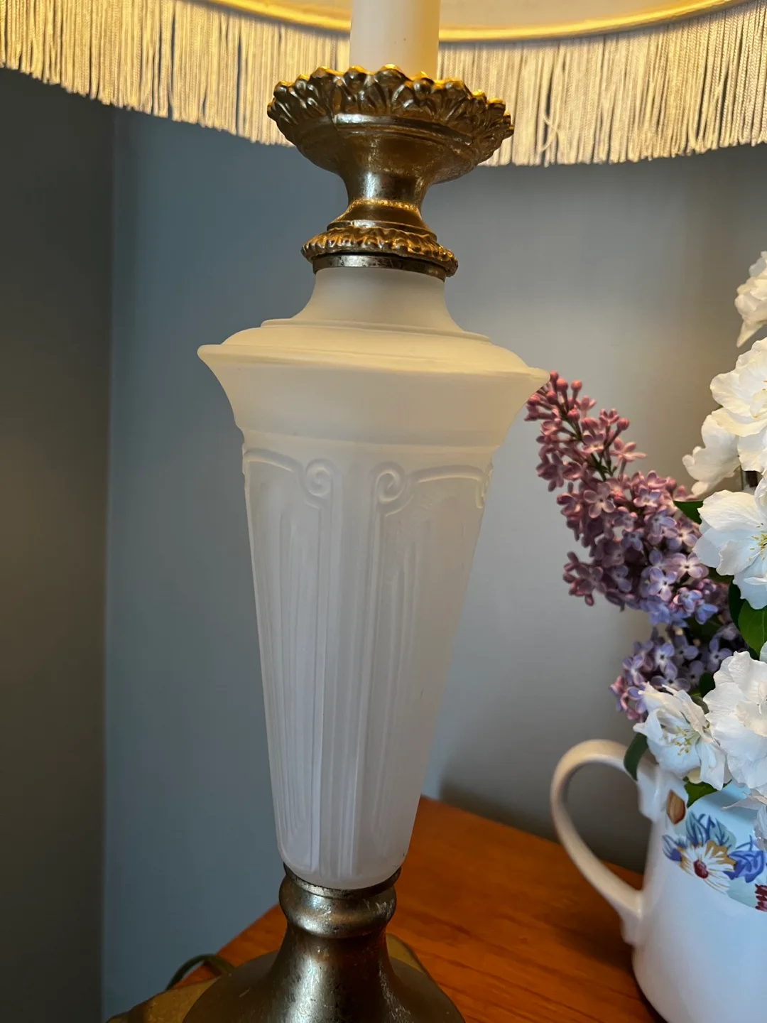 Vintage Table Lamp with Fringed Shade image indicator(2)
