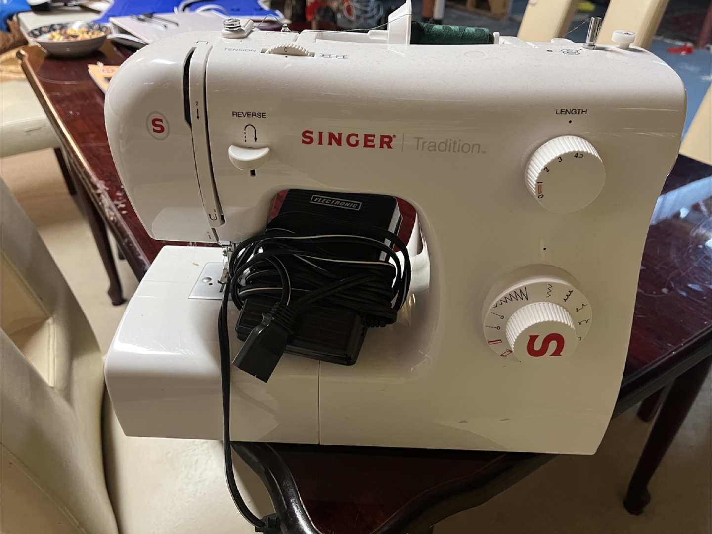 Singer Tradition 2250 Sewing Machine - photo 2