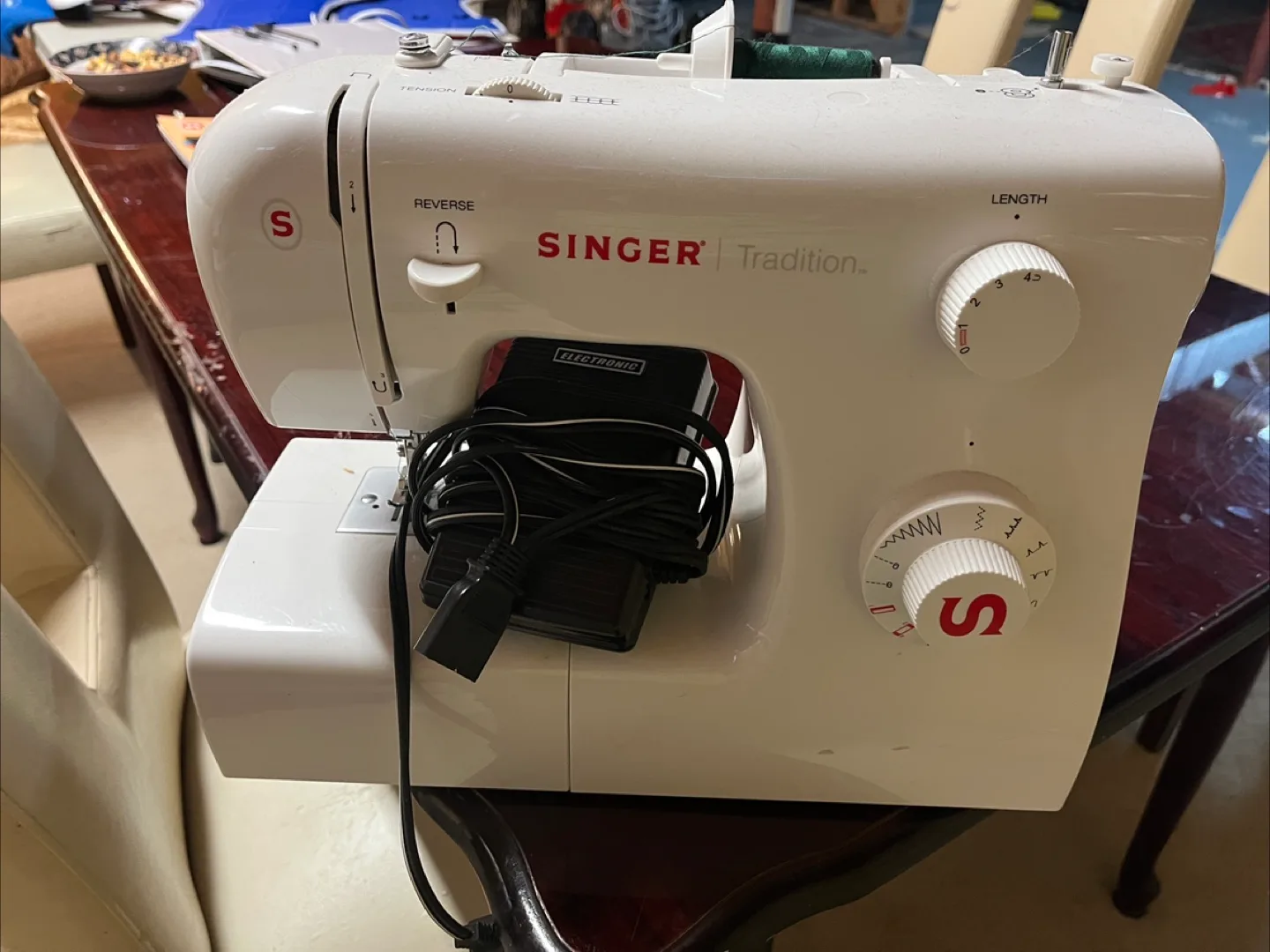 Singer Tradition 2250 Sewing Machine image indicator(2)