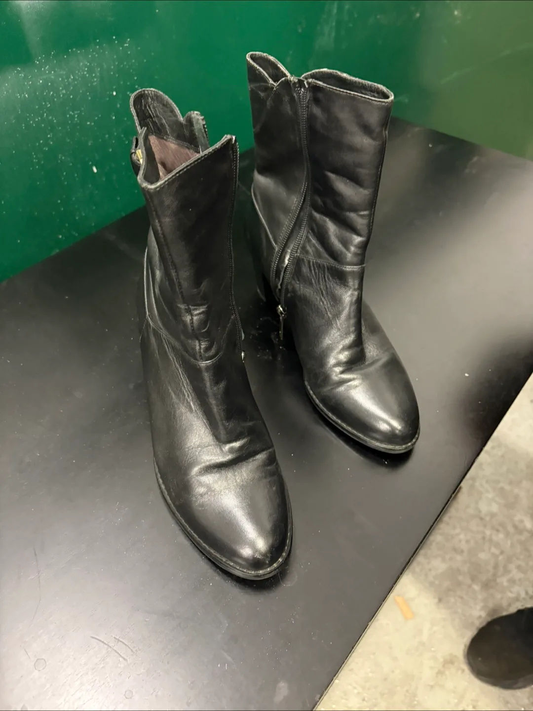 Le Saunda Black Leather Ankle Boots - Size 7.5 thumbnail