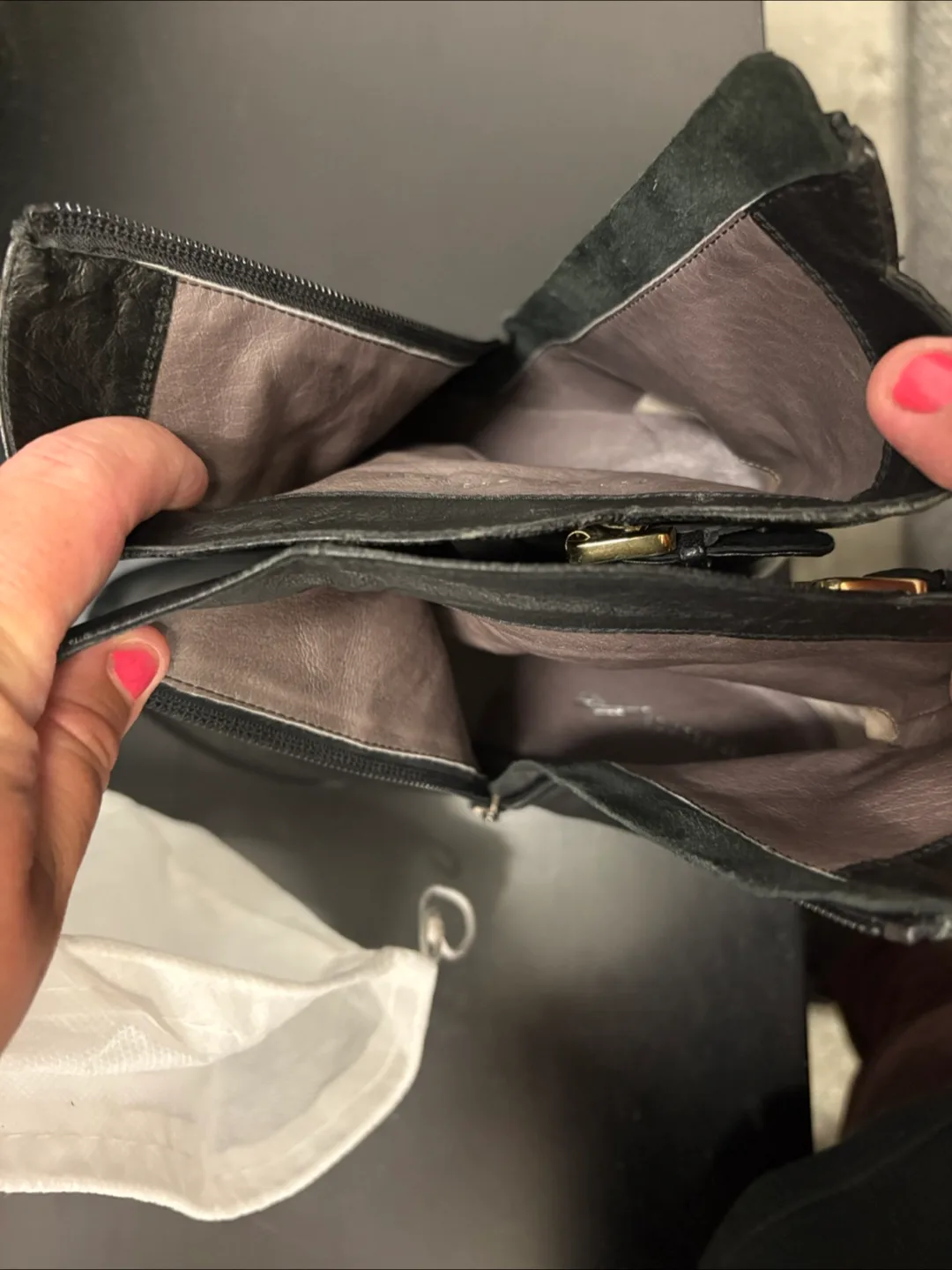 Le Saunda Black Leather Ankle Boots - Size 7.5 image indicator(5)