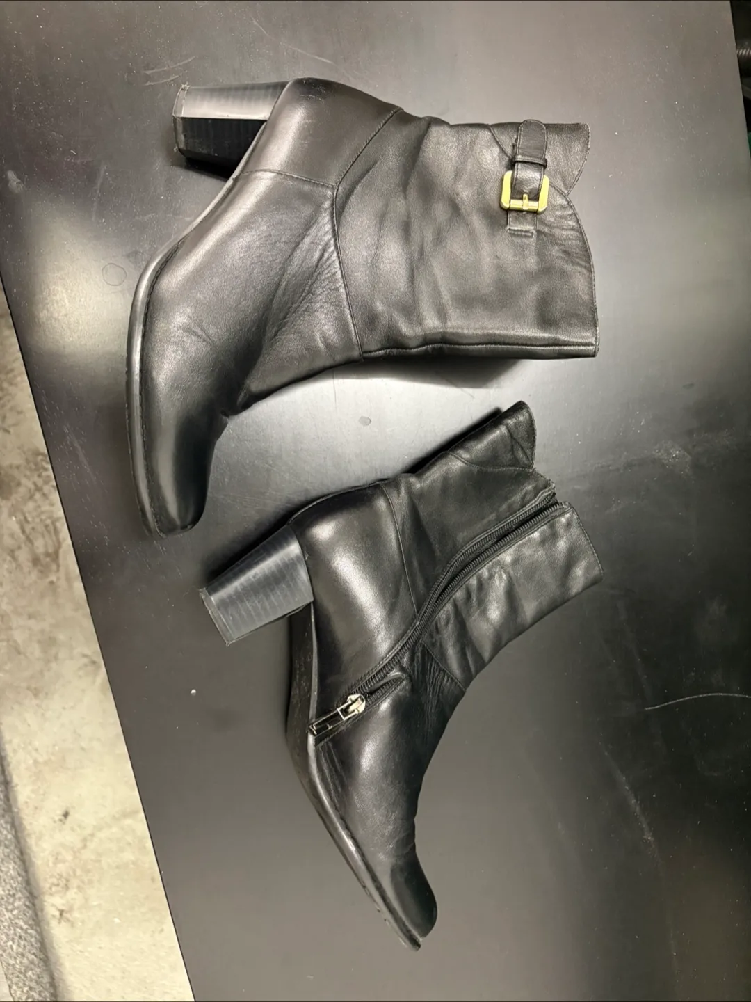 Le Saunda Black Leather Ankle Boots - Size 7.5 image indicator(2)