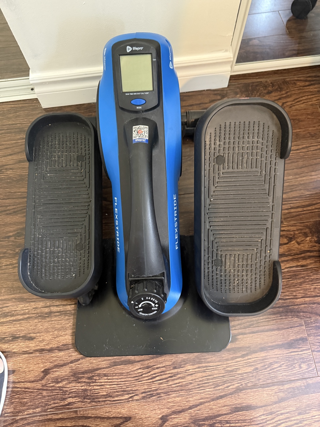 Exercise machine. Seated/standing