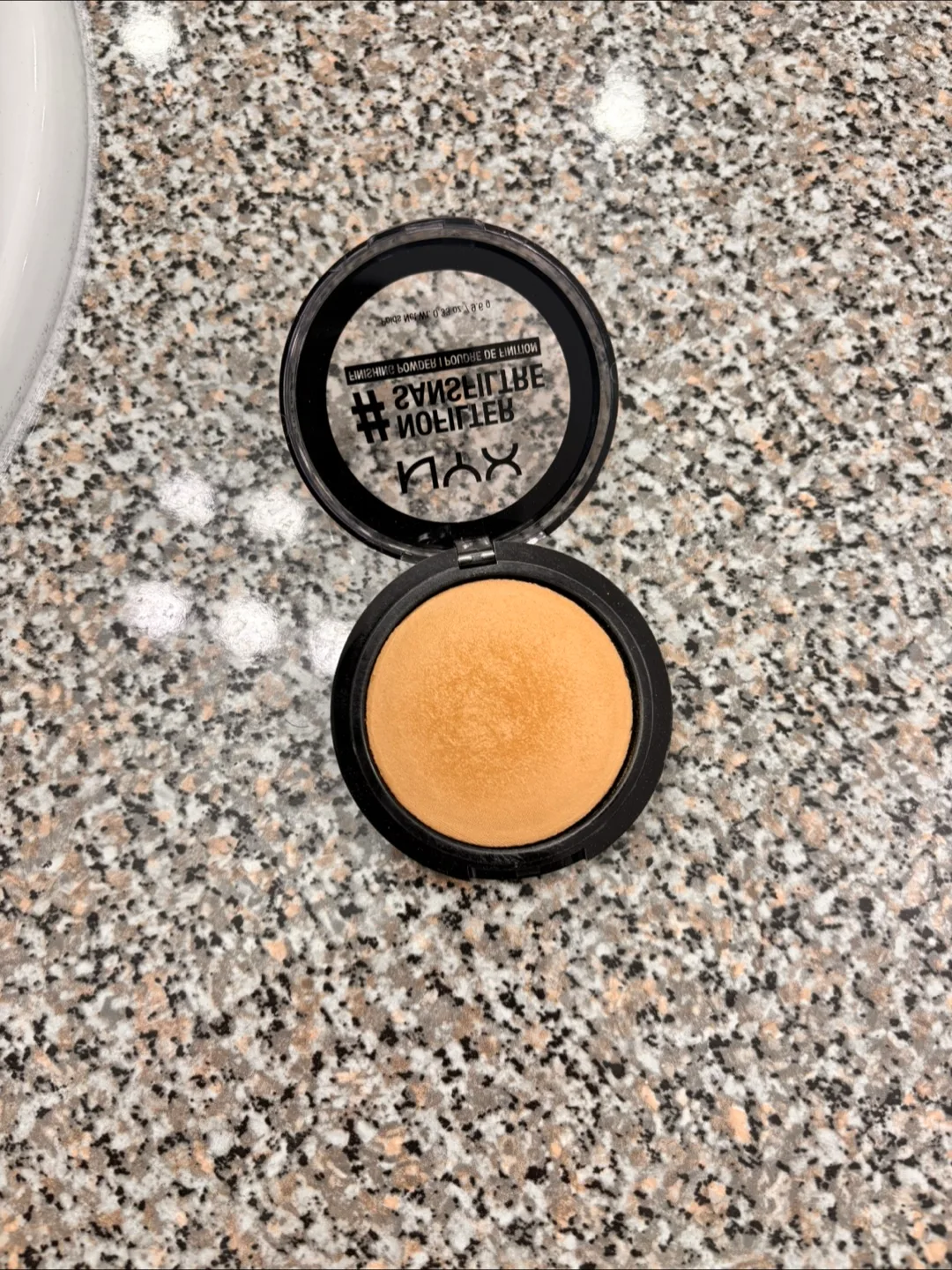 NYX  #nofilter Finishing Powder - Medium Olive image indicator(3)