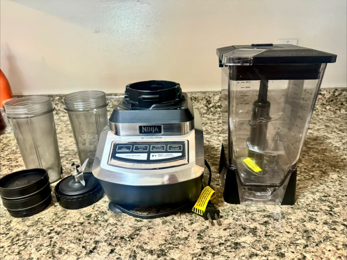 Ninja Professional Blender with Extra Cups thumbnail