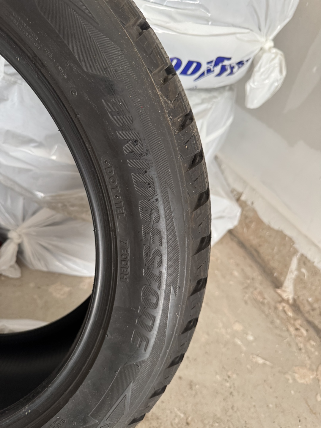 Bridgestone Blizzak DM-V2 Winter Tires - 265/50R20 107T - photo 3