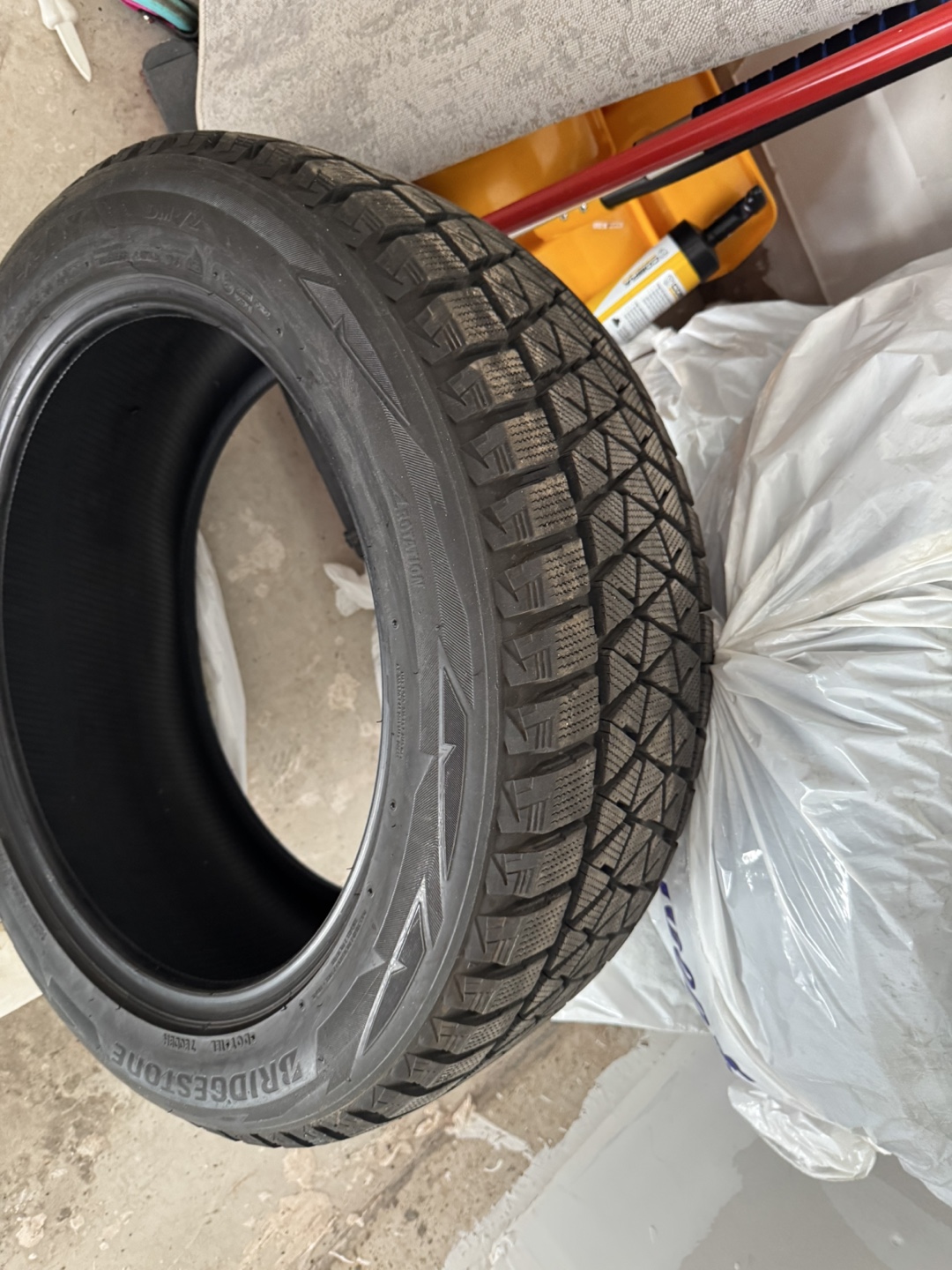 Bridgestone Blizzak DM-V2 Winter Tires - 265/50R20 107T - photo 2