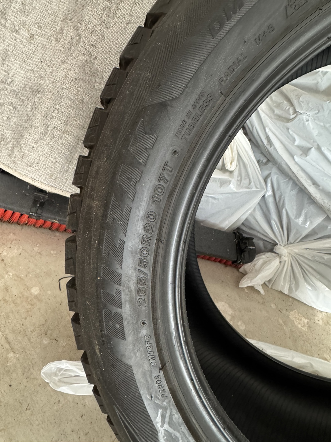 Bridgestone Blizzak DM-V2 Winter Tires - 265/50R20 107T - photo 4