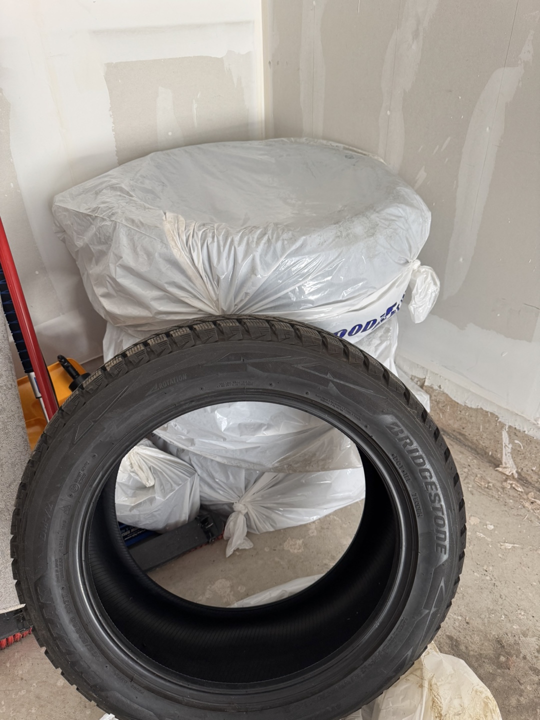 Bridgestone Blizzak DM-V2 Winter Tires - 265/50R20 107T - photo 5