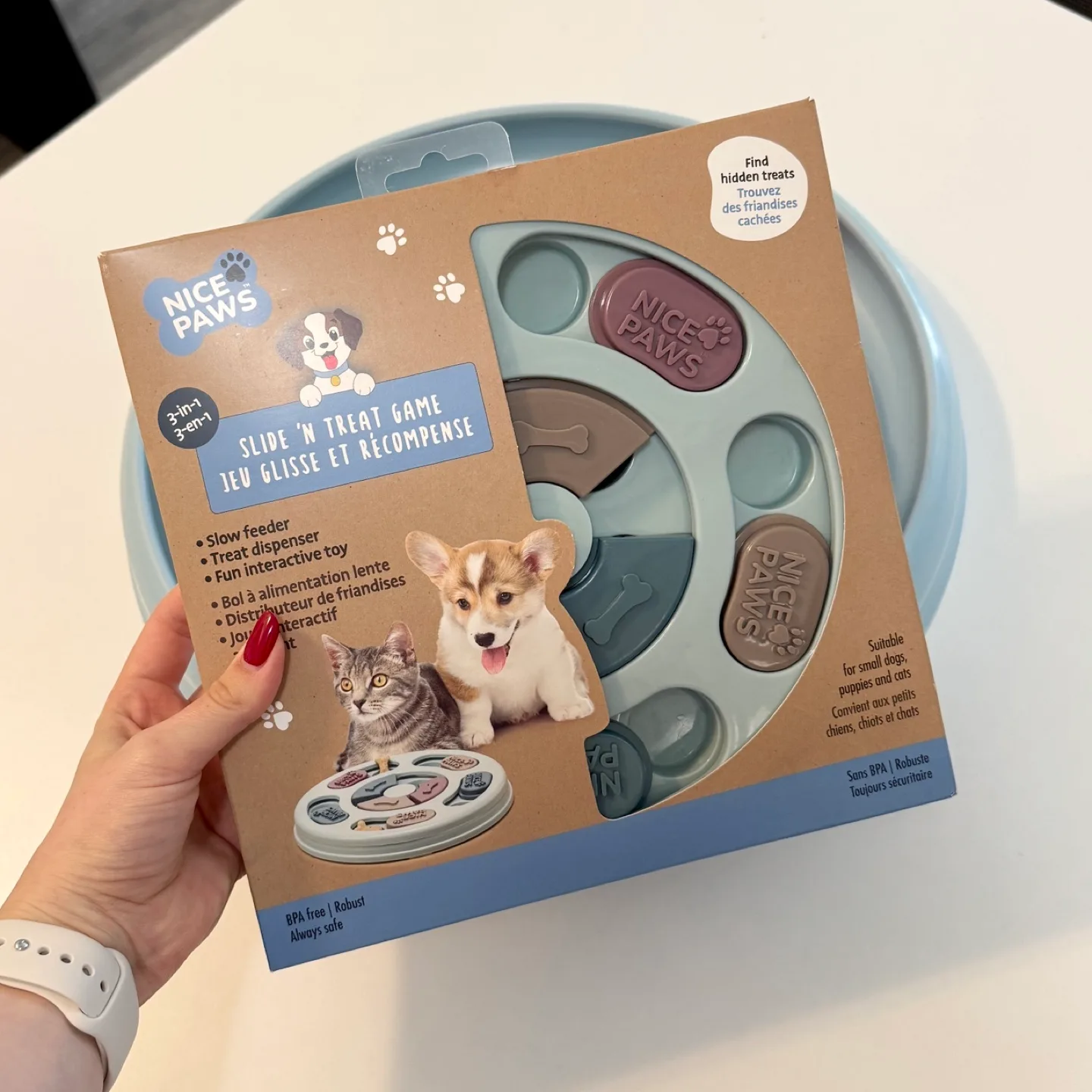 A bunch of pet items (3 pieces) image indicator(2)