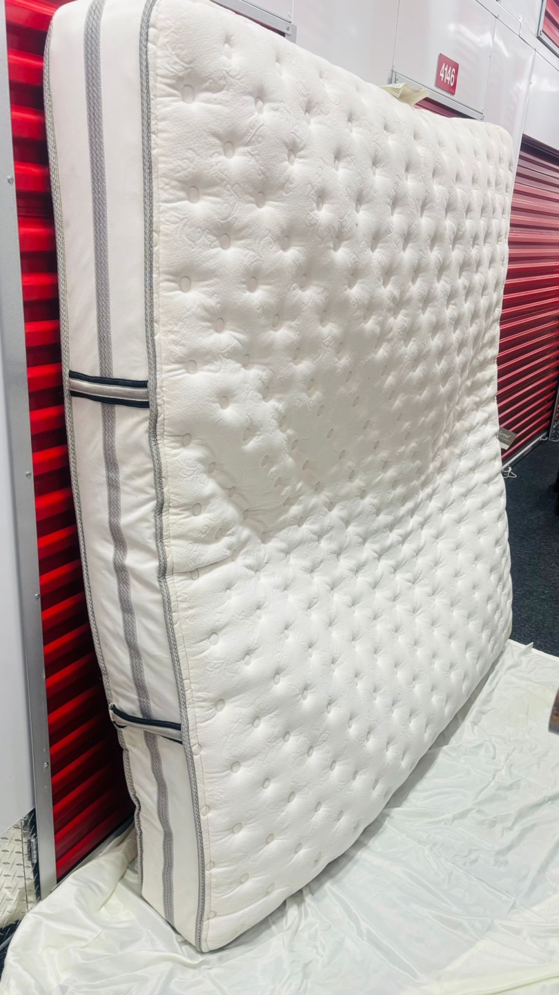 King size Beautyrest Brand Mattress - photo 4