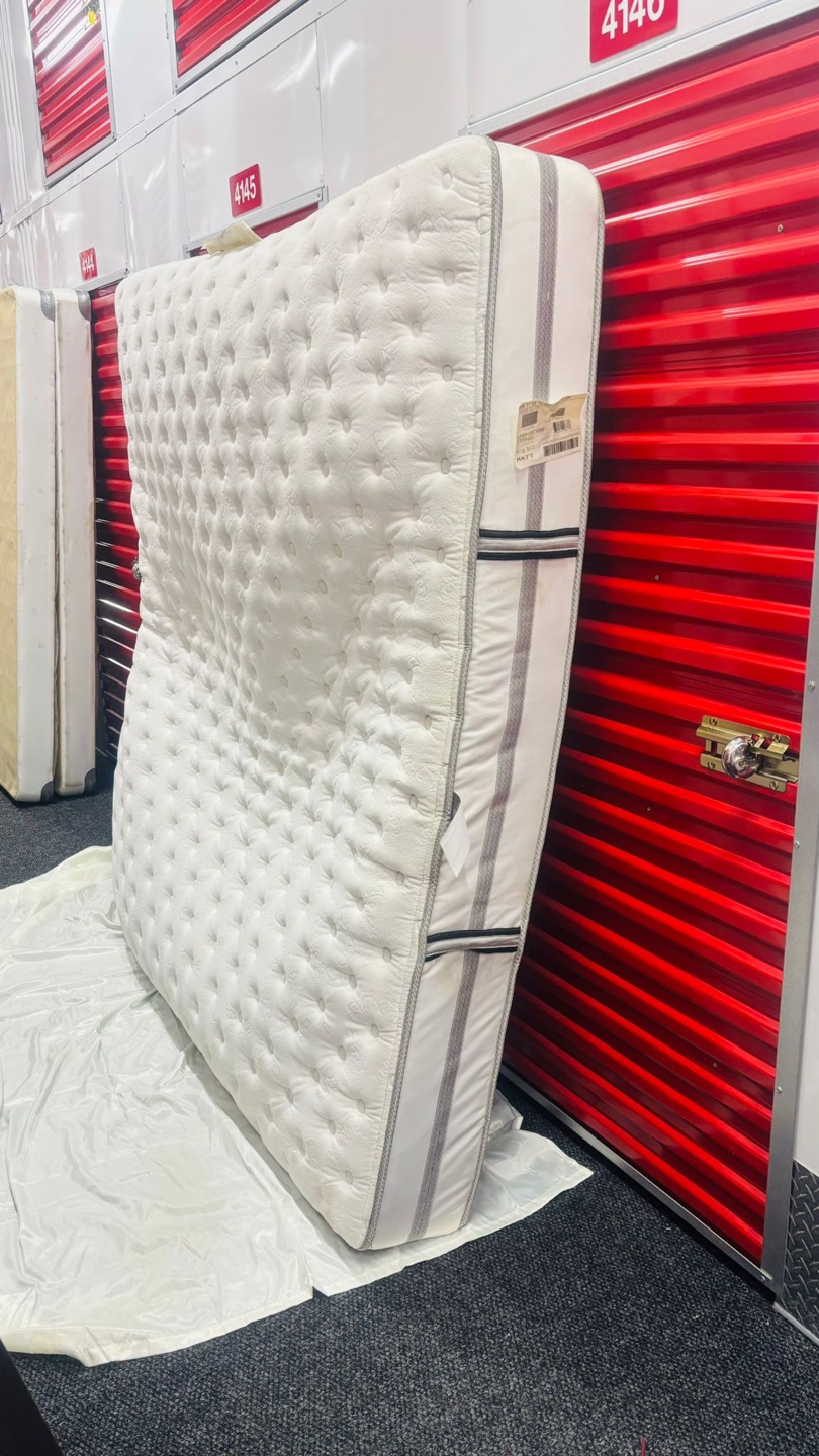King size Beautyrest Brand Mattress - photo 3