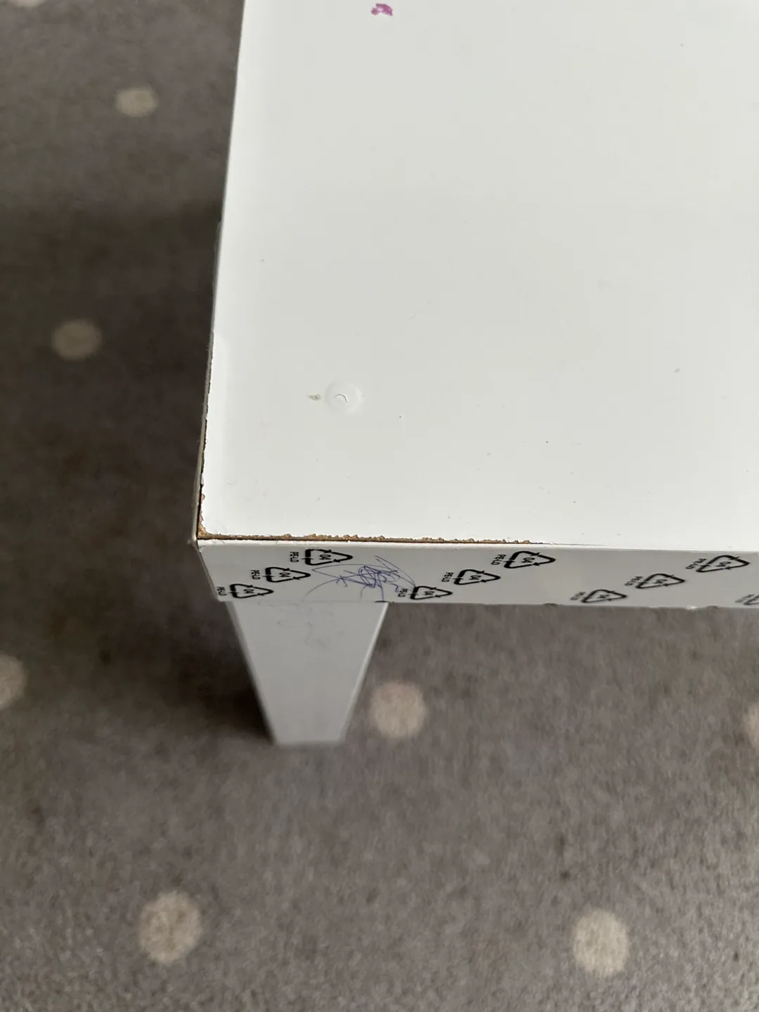 White Square Table image indicator(6)