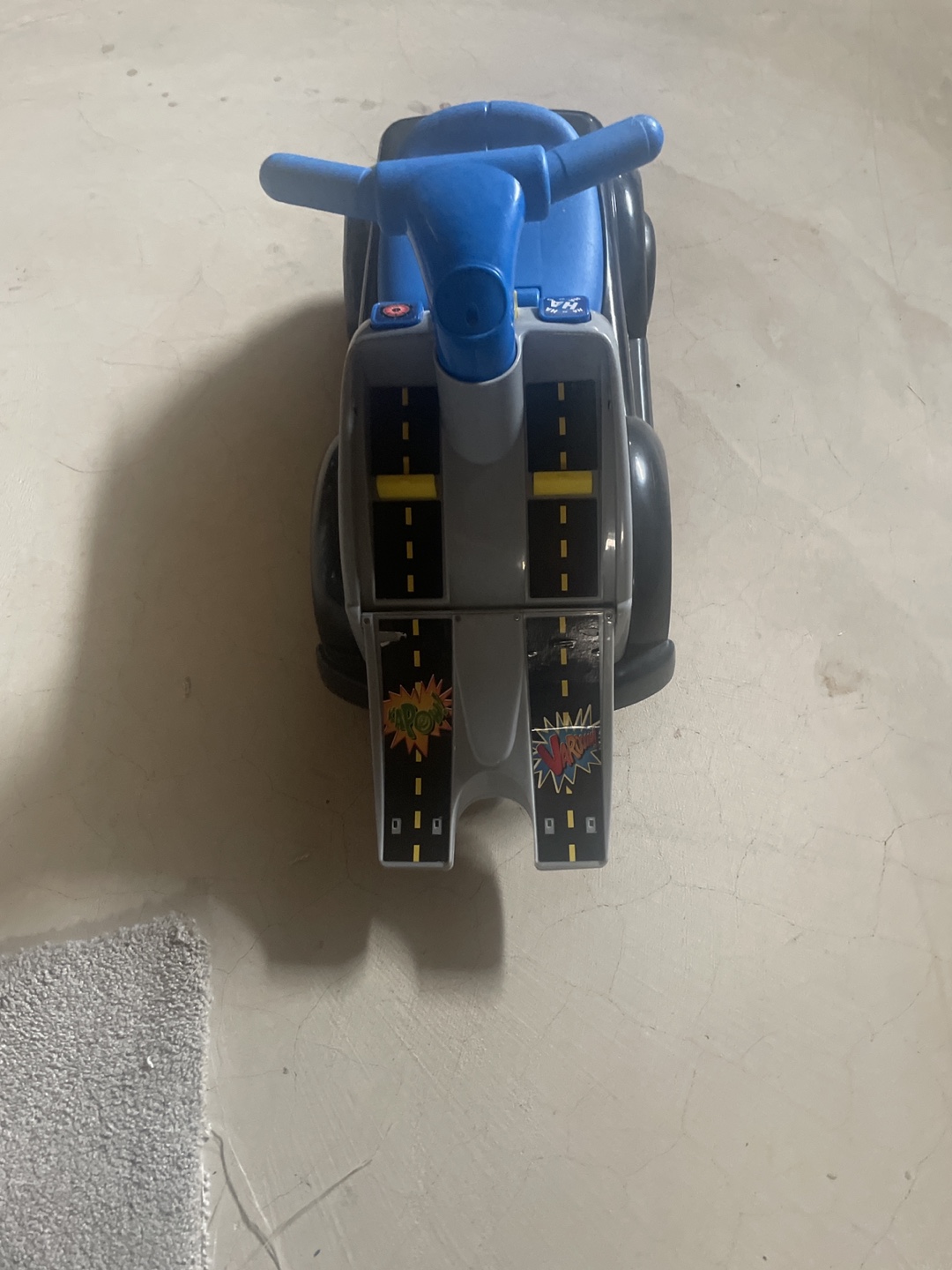 Batman Batmobile Ride-On Toy - photo 3