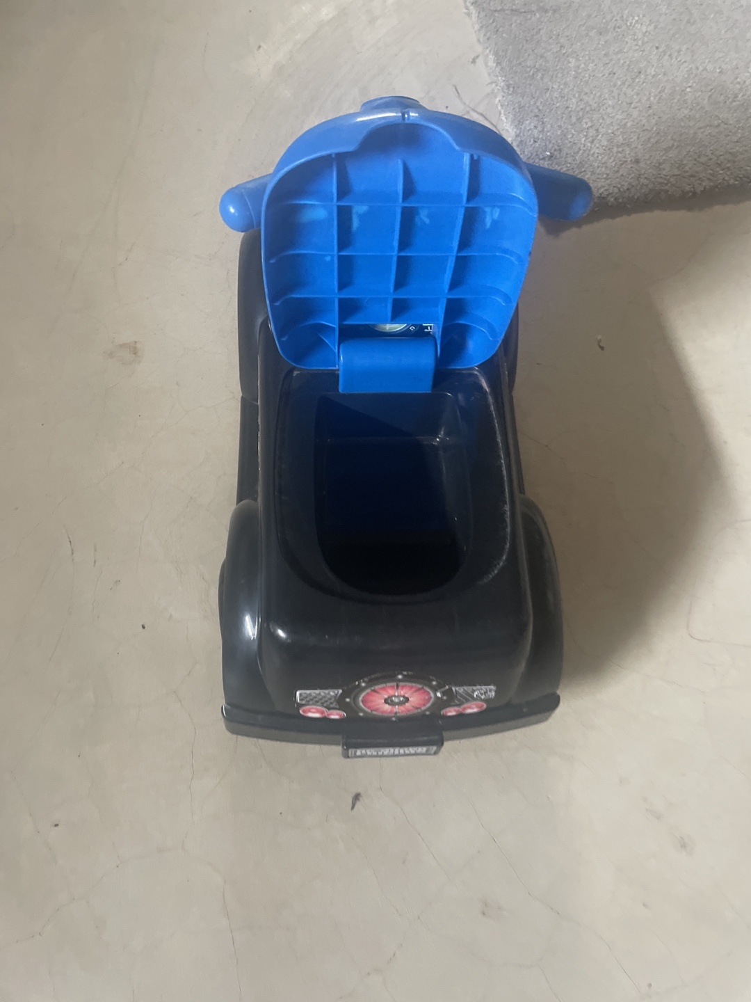 Batman Batmobile Ride-On Toy - photo 4