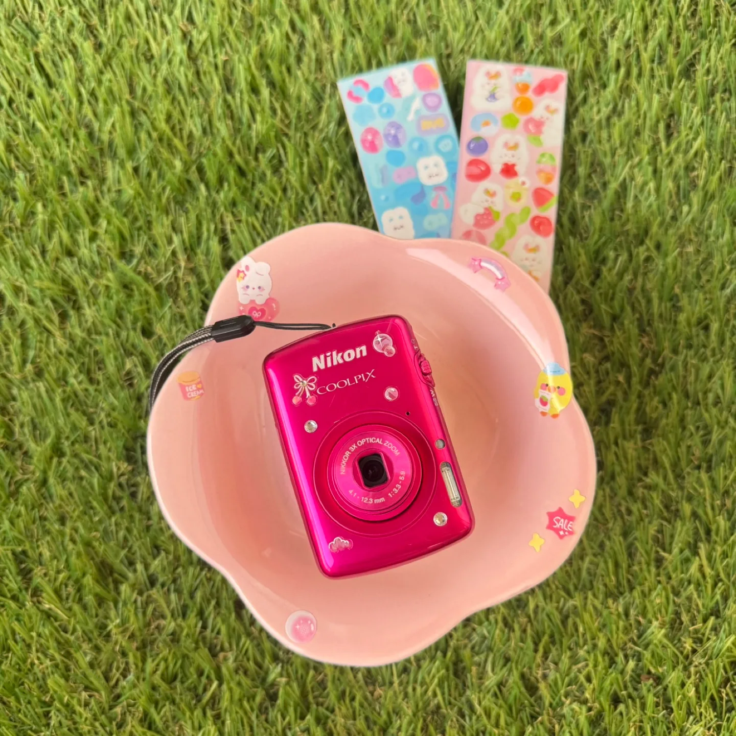 Pink Nikon Coolpix S01 Digital Camera thumbnail