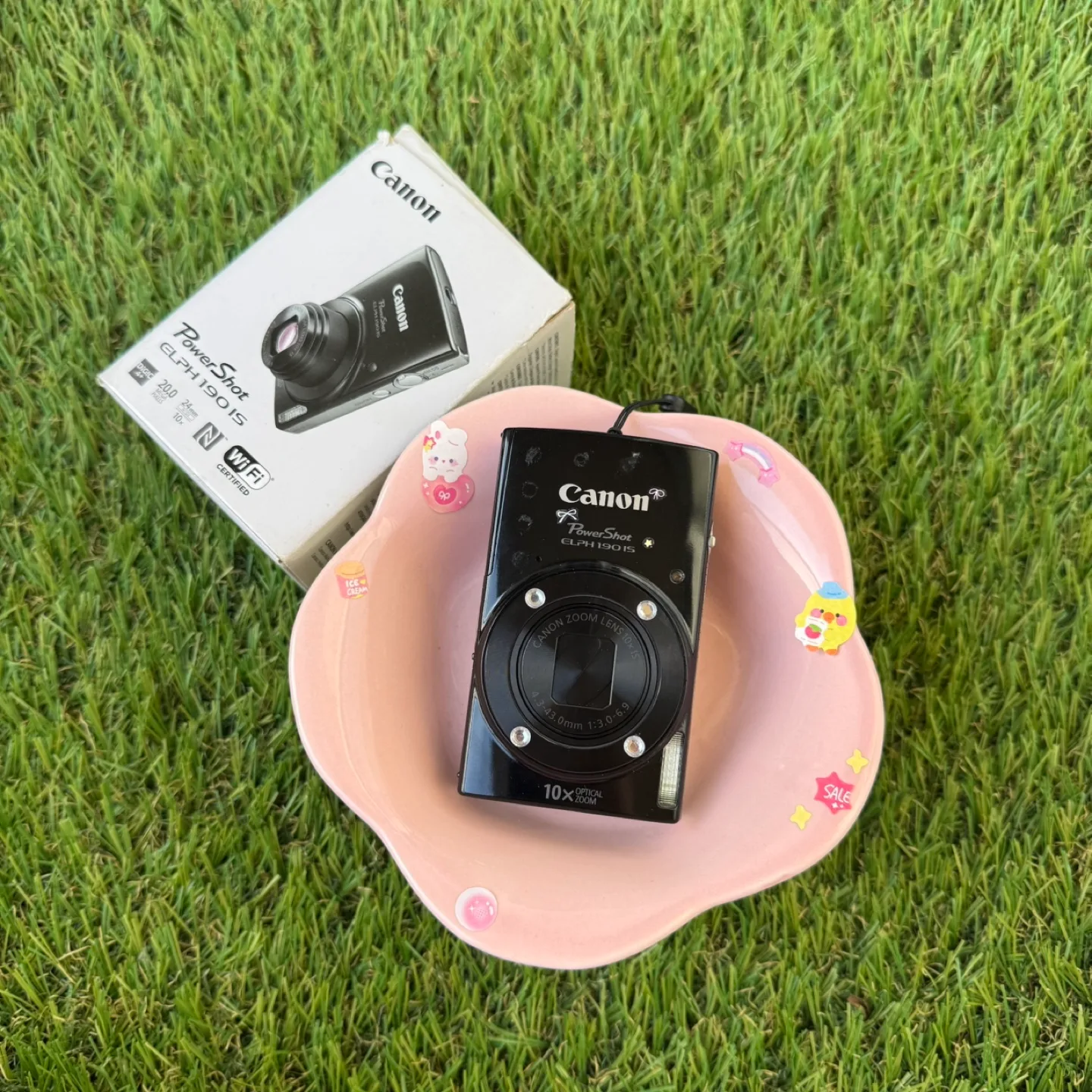 Canon PowerShot ELPH 190 IS Digital Camera thumbnail