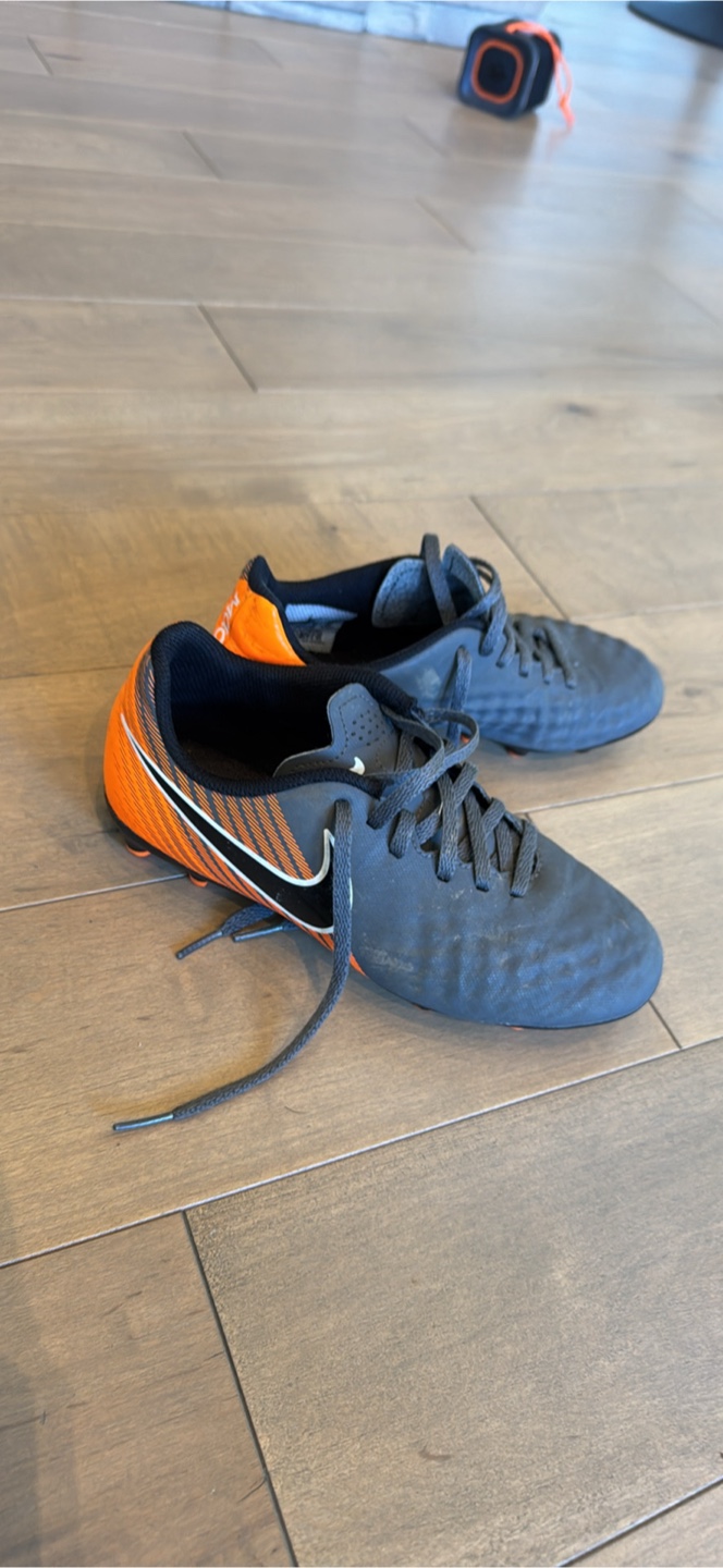 Nike Jr. Tiempo Genio Leather FG Soccer Cleats