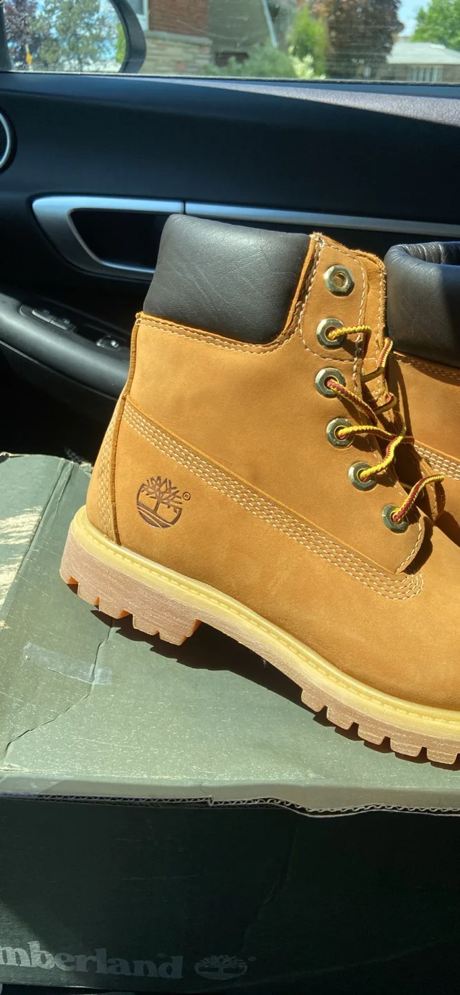 Timberland Women’s boots size 6 image indicator(3)