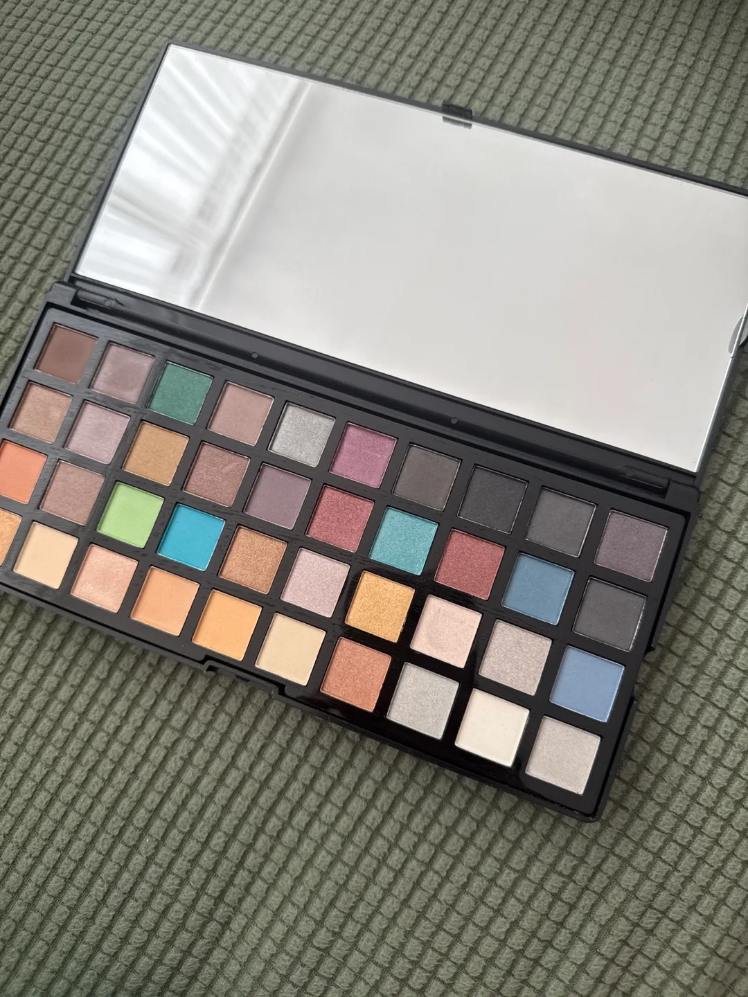 ELF Ultimate Eyeshadow & Face Palette image indicator(2)