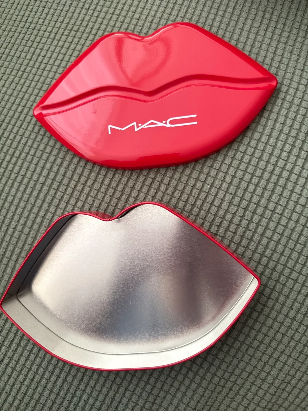 MAC Cosmetics Red Lip Shaped Tin image indicator(2)