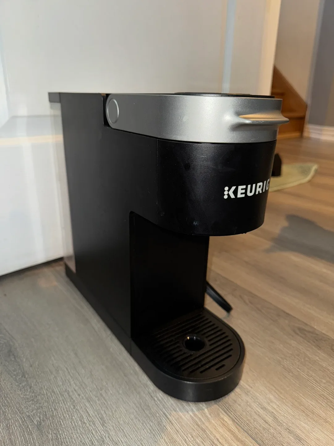 Keurig K-Mini Coffee Maker - Black & Silver image indicator(2)