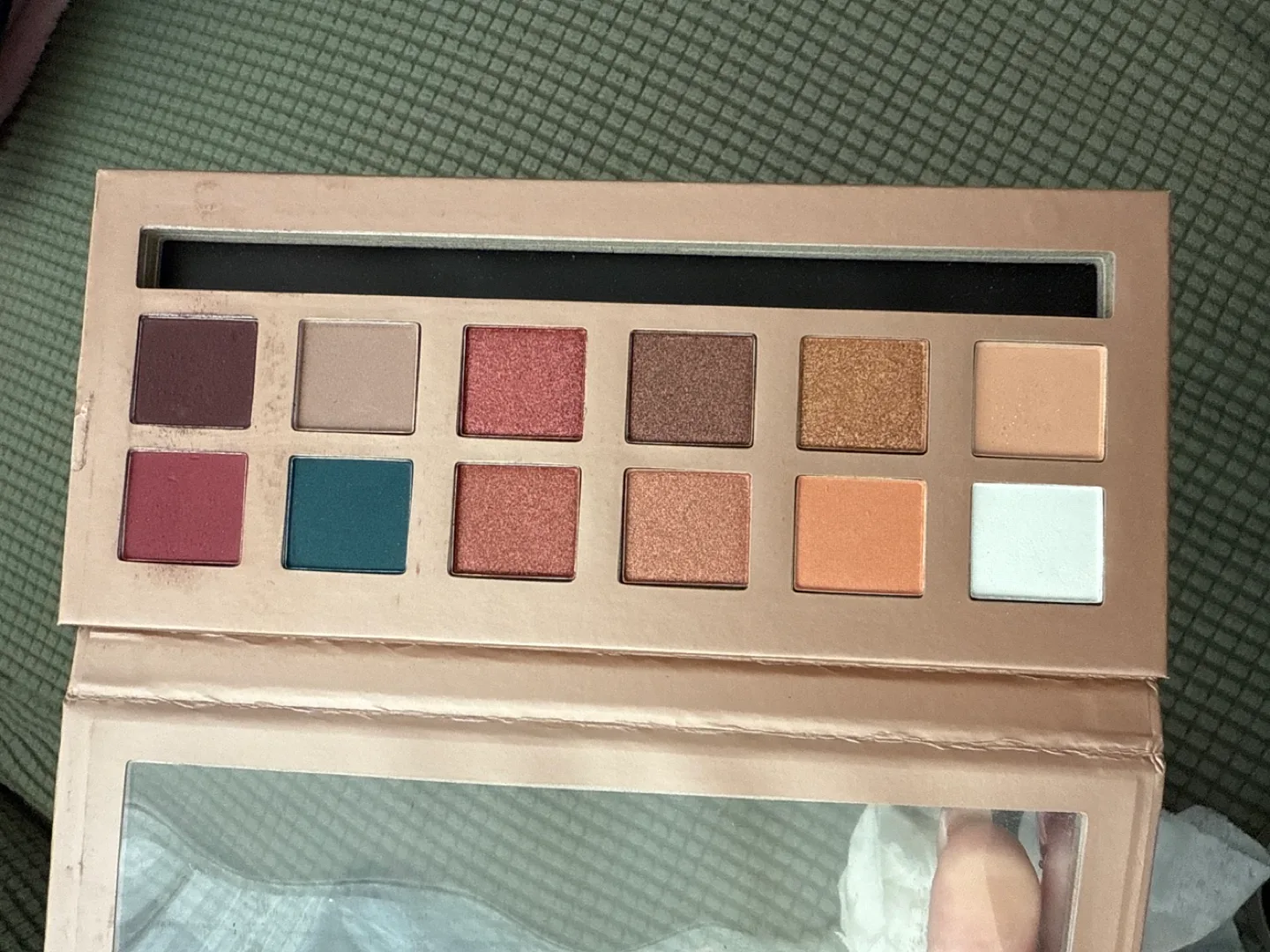 Makeup Bundle: Eyeshadow Palettes & Blushes image indicator(3)