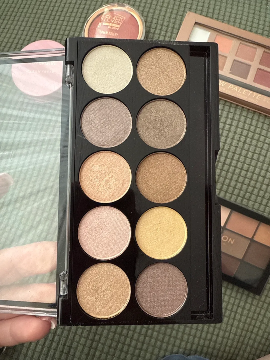 Makeup Bundle: Eyeshadow Palettes & Blushes image indicator(2)