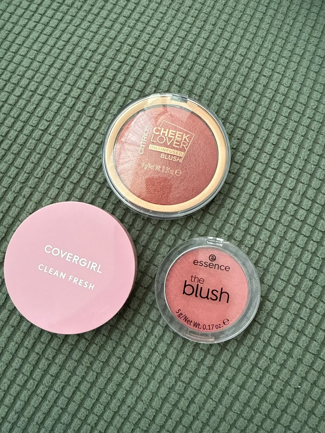 Makeup Bundle: Eyeshadow Palettes & Blushes image indicator(5)