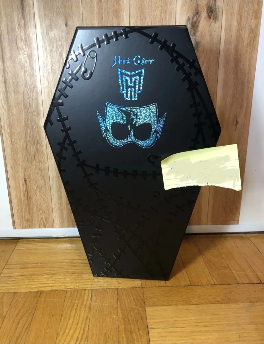 Monster High Frankie Stein Haute Couture Runway Collector’s Doll image indicator(4)