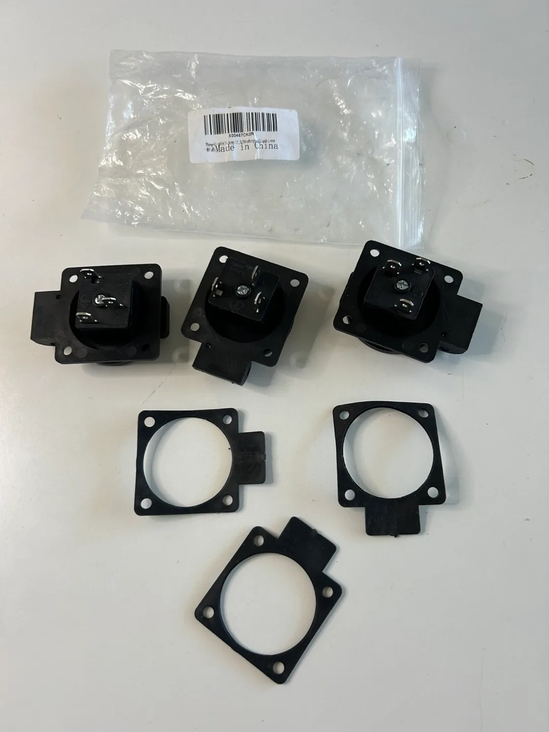 Three New Black Electrical Connectors with Gaskets thumbnail