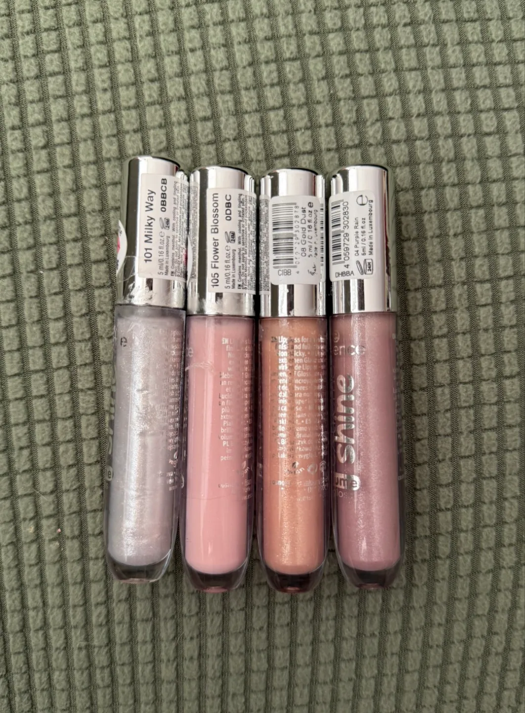 Essence Extreme Shine Lip Gloss Set (4) image indicator(2)