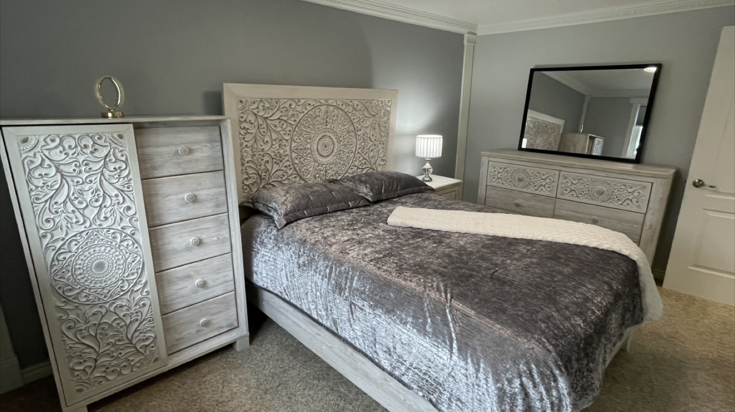 Ashley Queen Bedroom Set must go Asap before June 28!! - photo 2