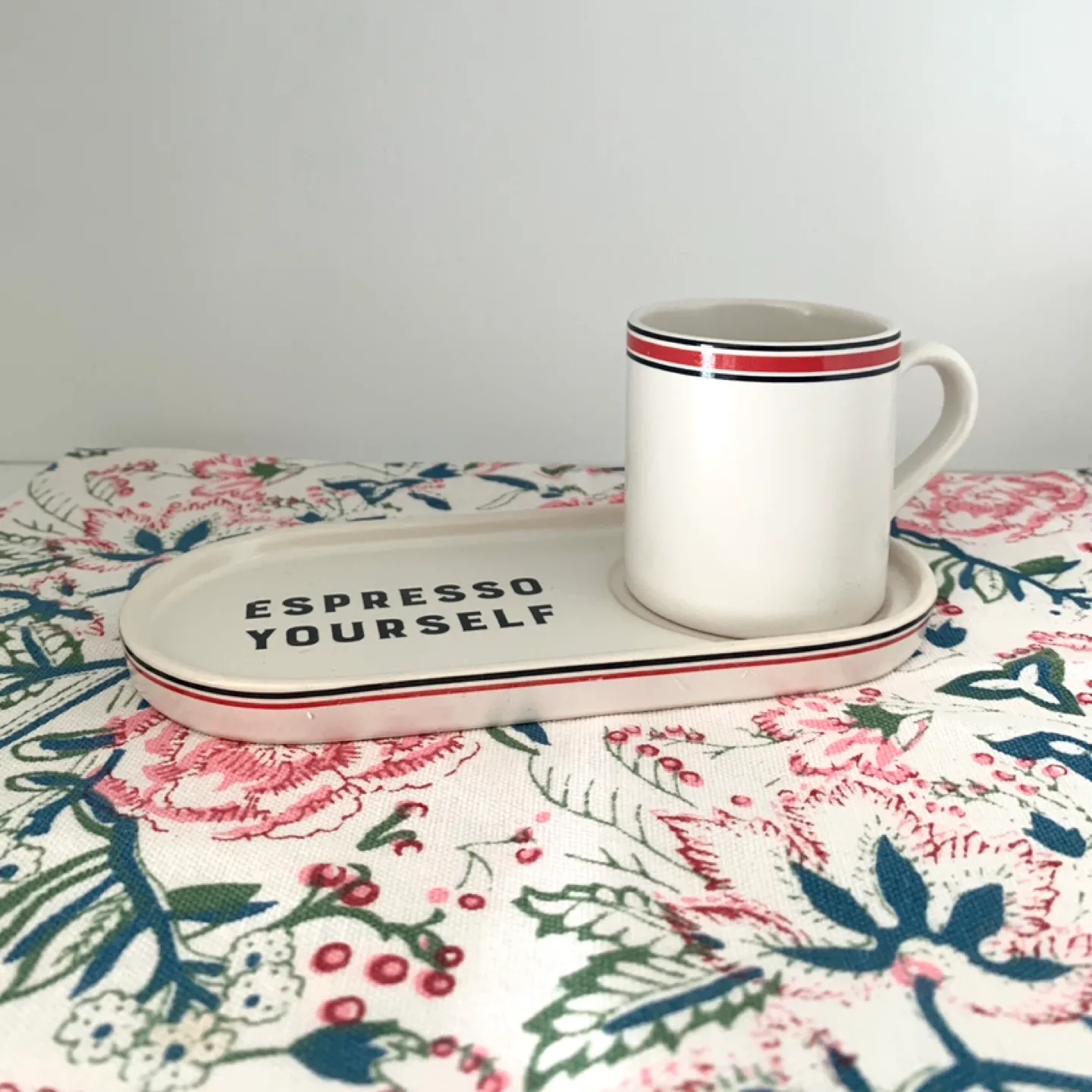 Espresso Yourself Coffee Cup and Tray Set image indicator(2)