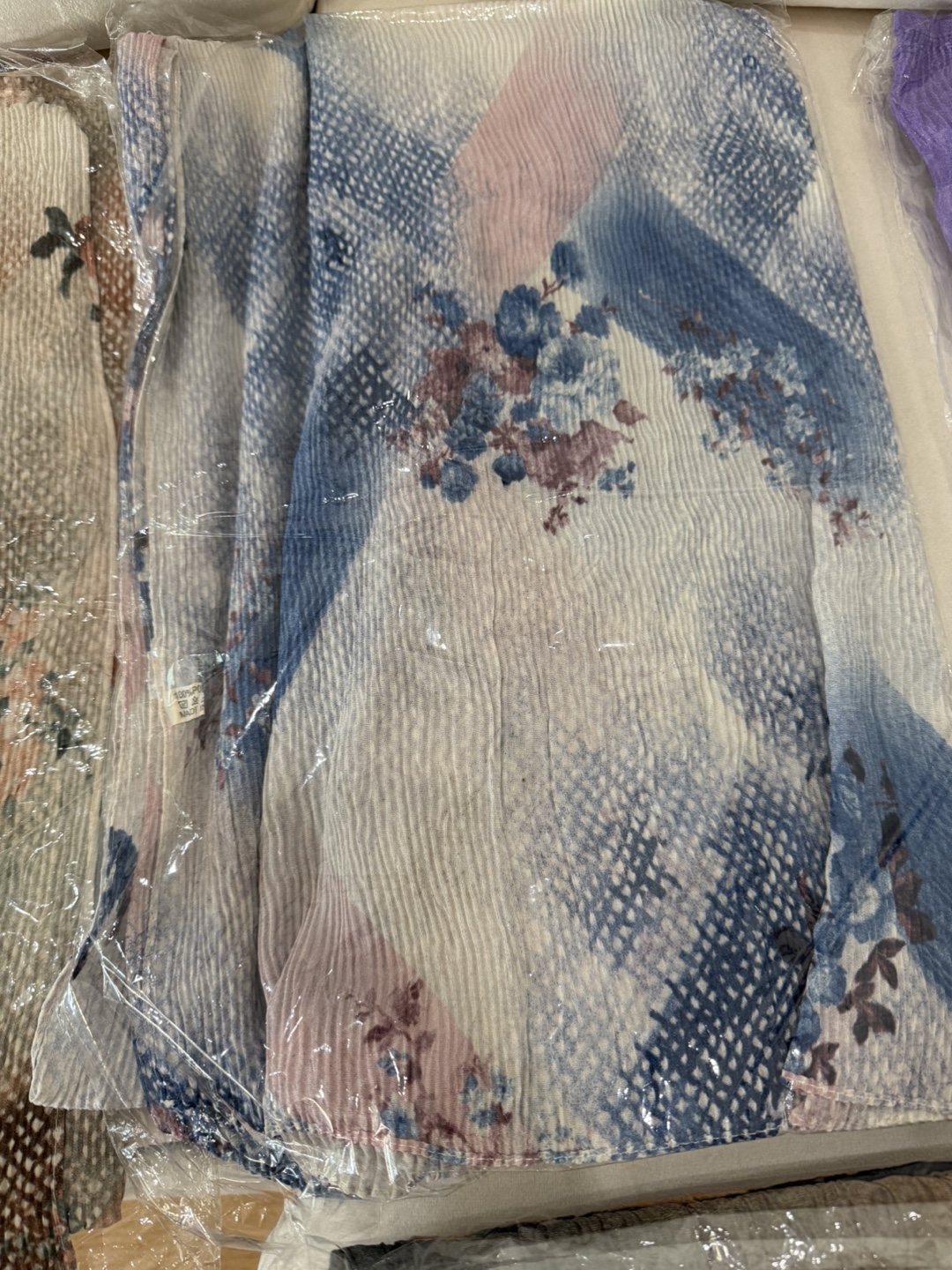 Crape sheds hijab - photo 4