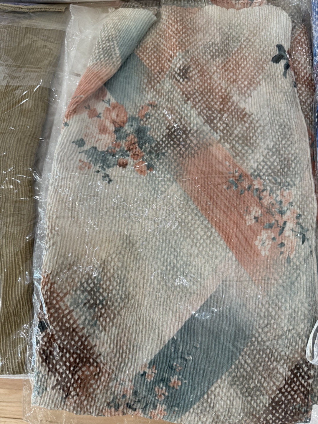 Crape sheds hijab - photo 5