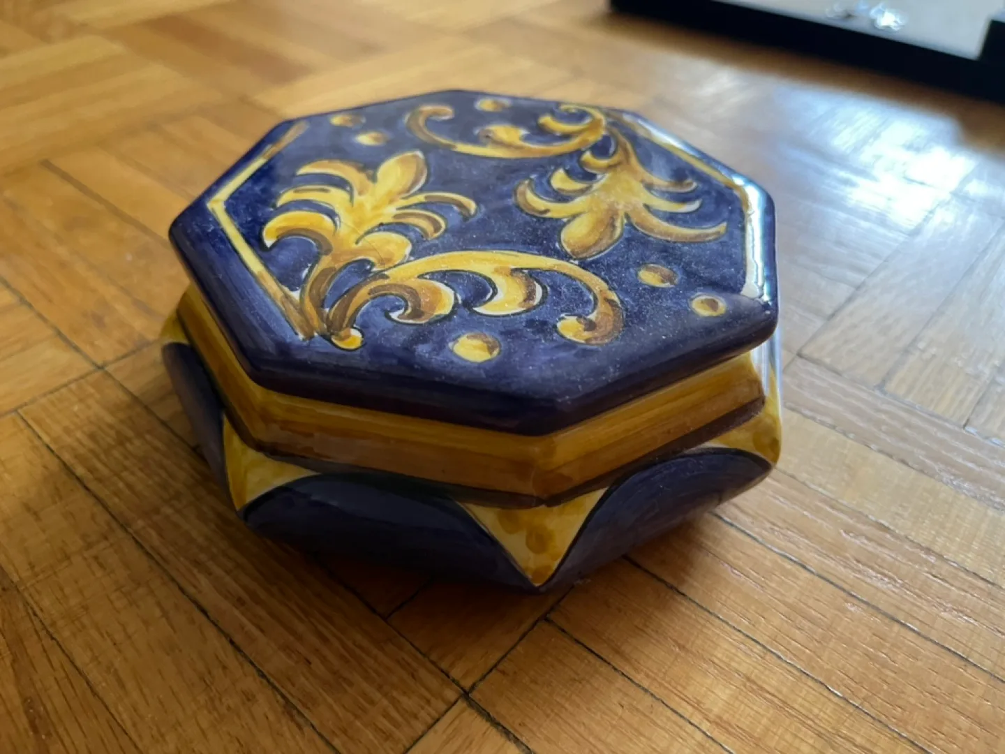 Octagonal Jewelry Box, Blue and Gold Floral Design image indicator(2)