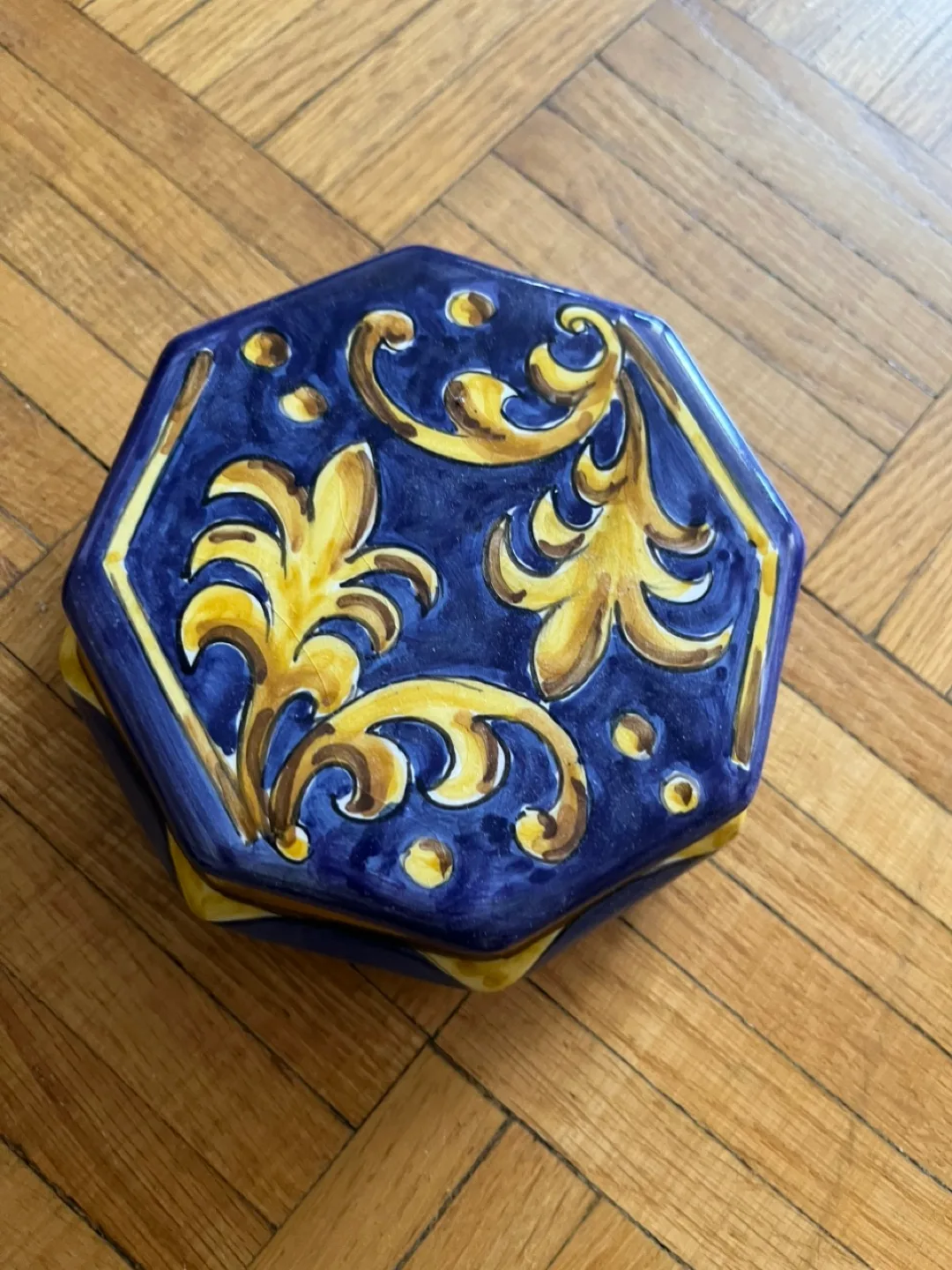 Octagonal Jewelry Box, Blue and Gold Floral Design image indicator(3)